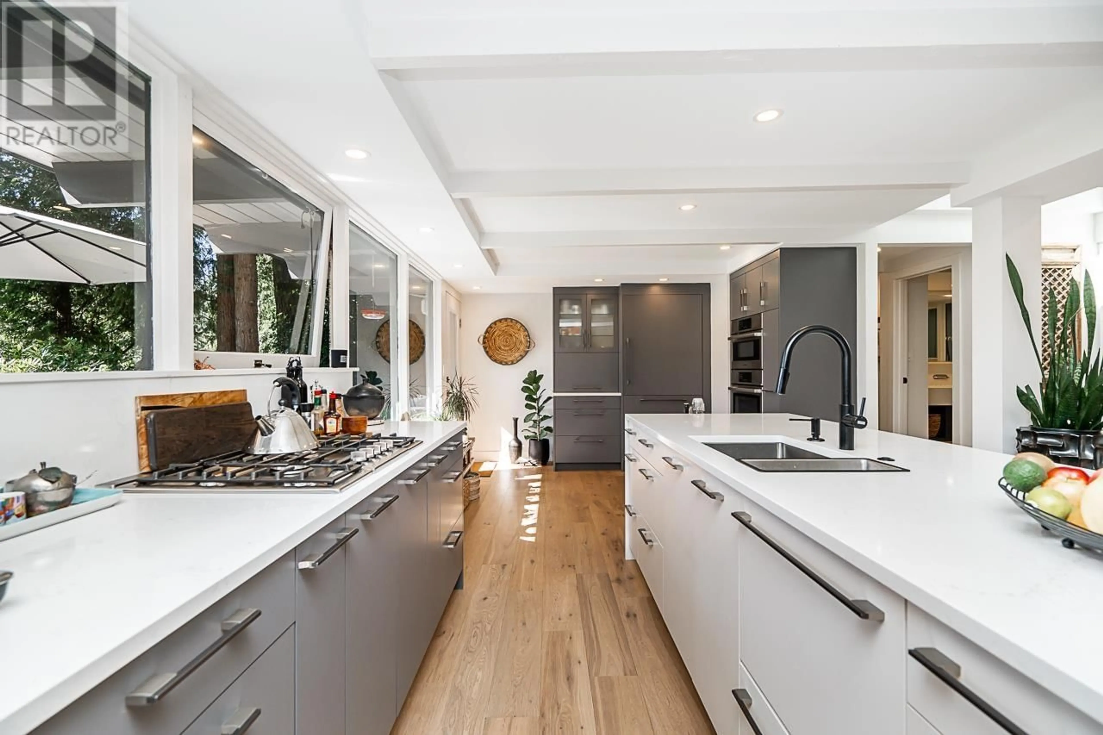 Contemporary kitchen, unknown for 6070 MARINE DRIVE, West Vancouver British Columbia V7W2S3