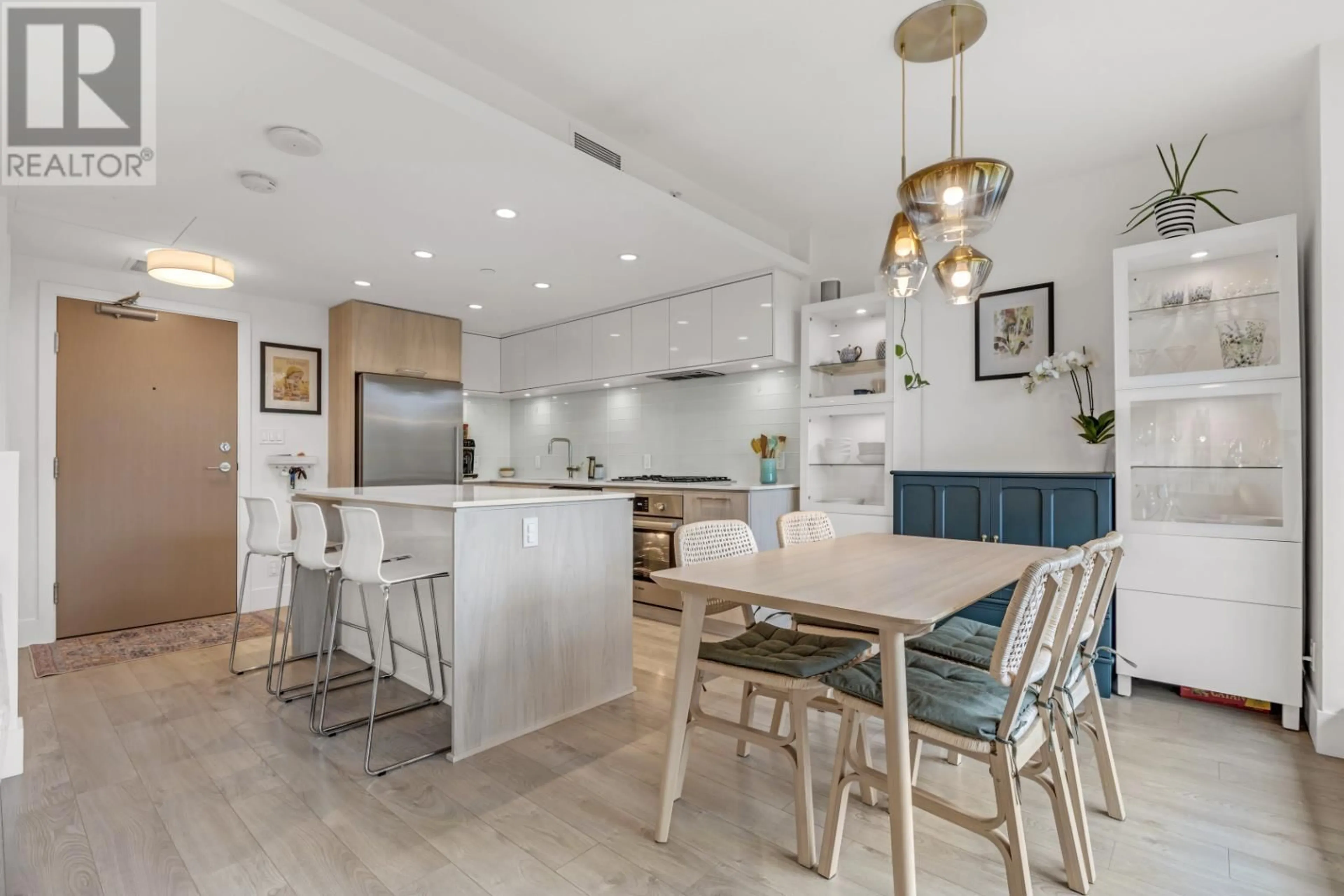 Open concept kitchen, unknown for 611 - 680 SEYLYNN CRESCENT, North Vancouver British Columbia V7J0B5