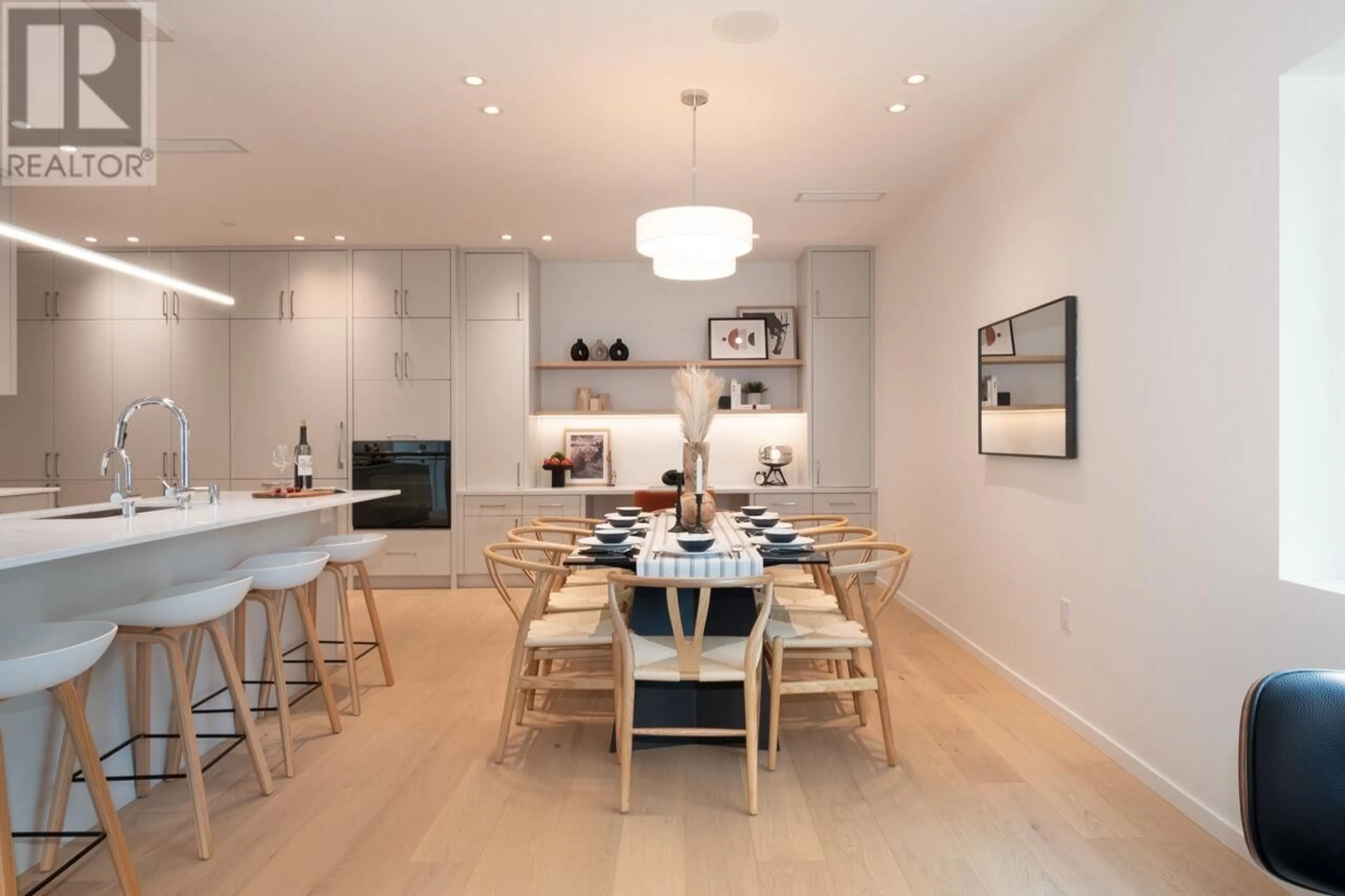 Dining room, wood/laminate floor for 126 17TH AVENUE, Vancouver British Columbia V5V1A4