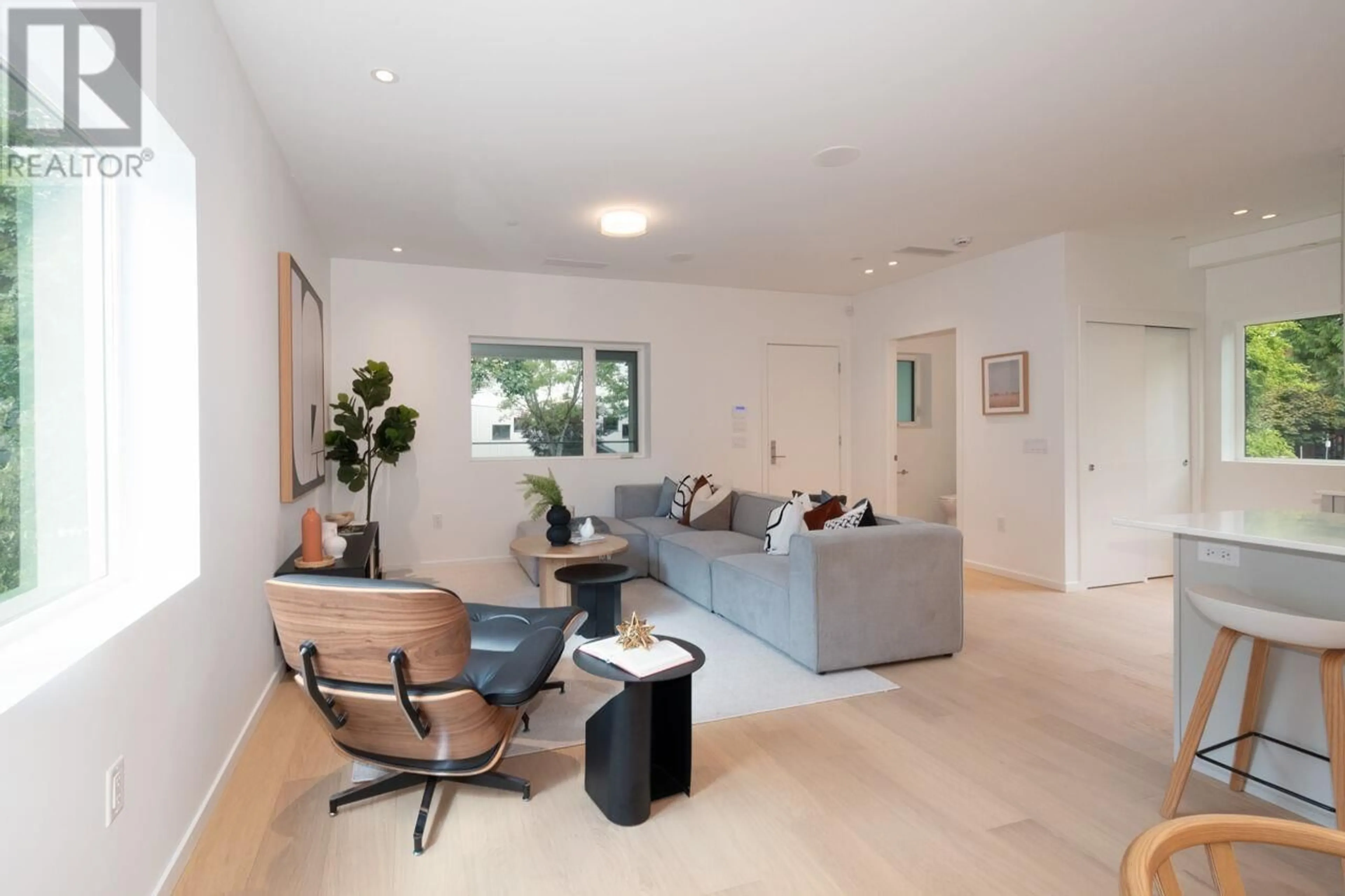 Living room with furniture, unknown for 126 17TH AVENUE, Vancouver British Columbia V5V1A4