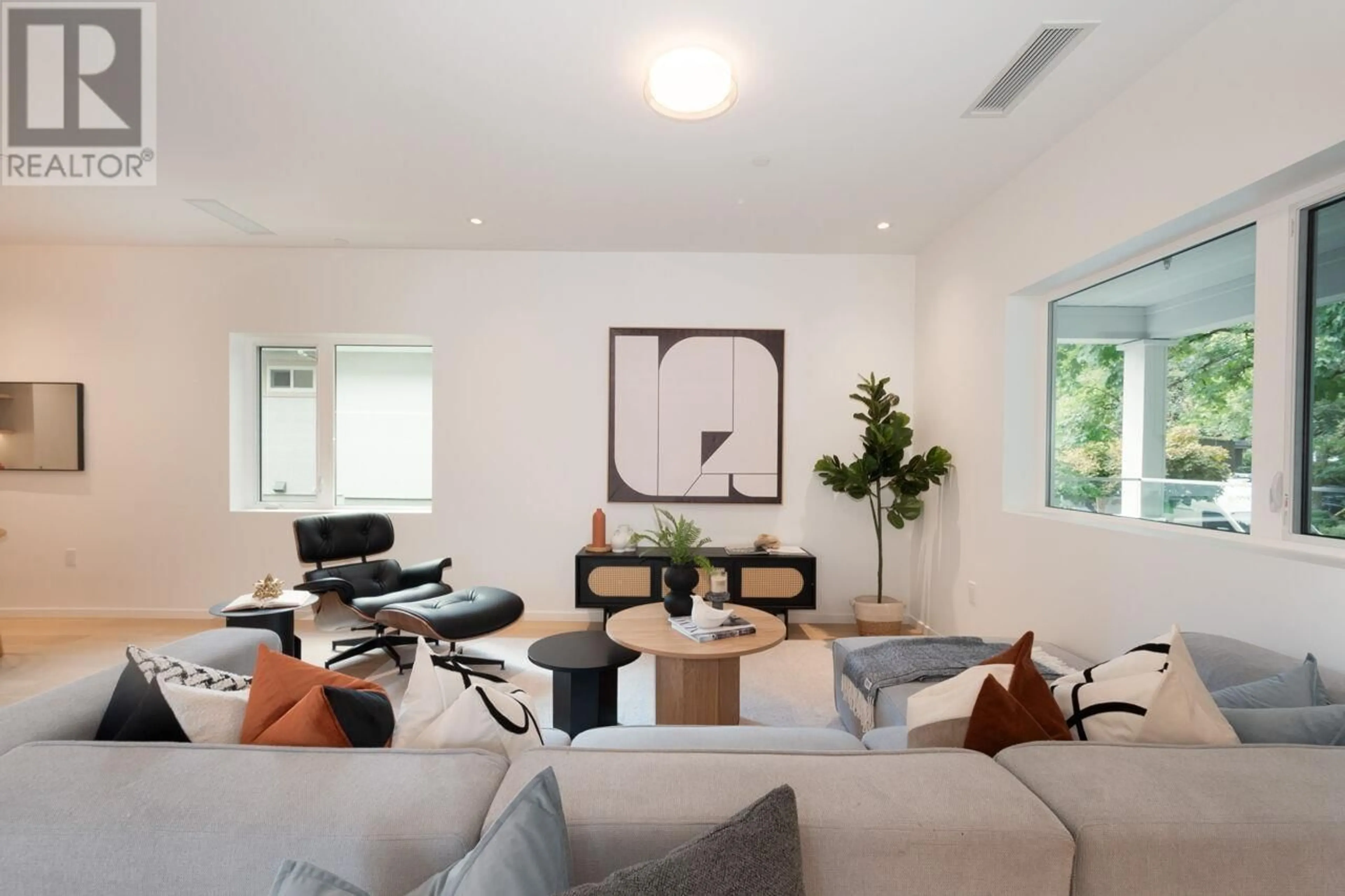 Living room with furniture, unknown for 126 17TH AVENUE, Vancouver British Columbia V5V1A4