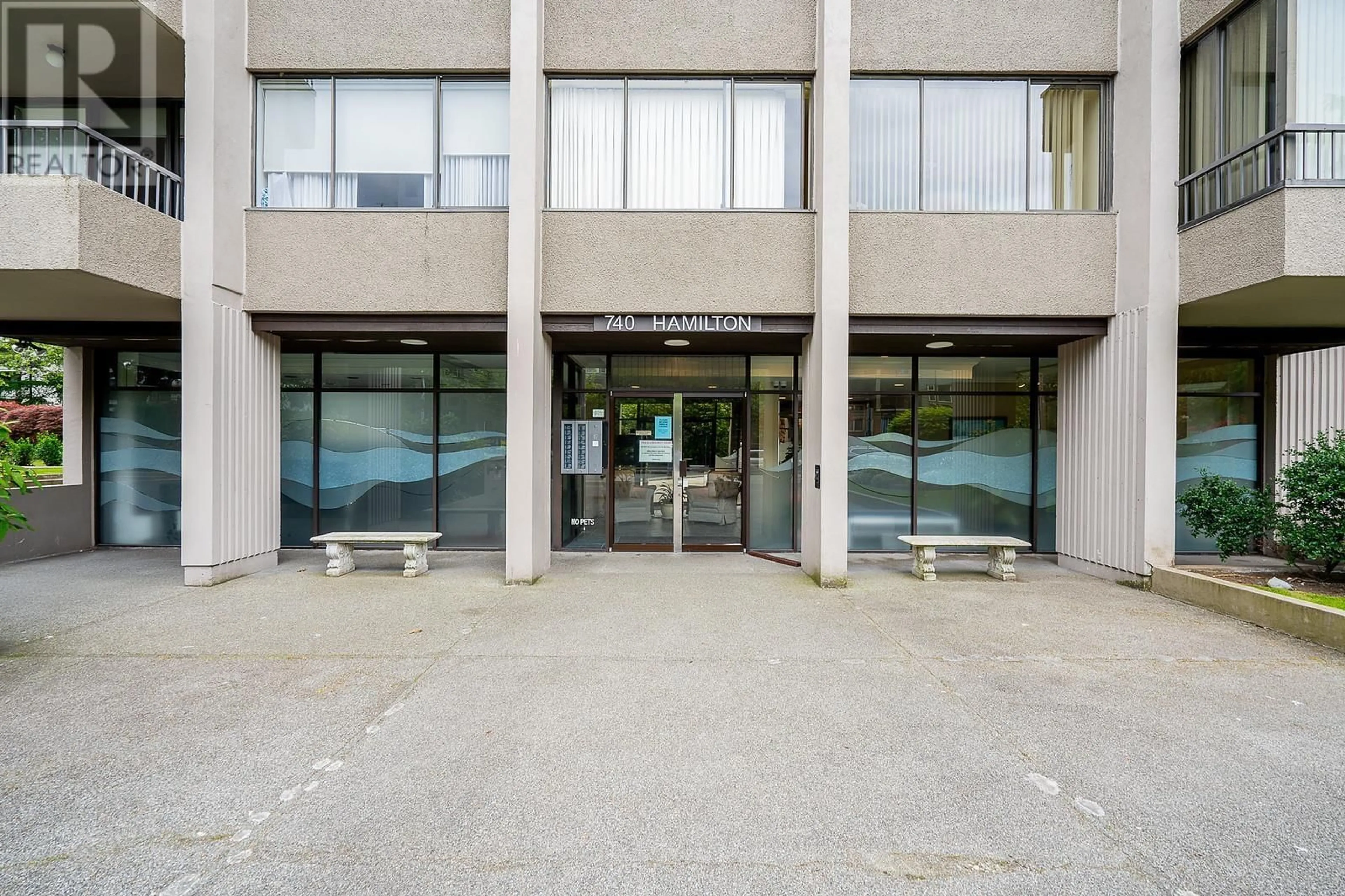 Indoor foyer for 102 - 740 HAMILTON STREET, New Westminster British Columbia V3M5T7