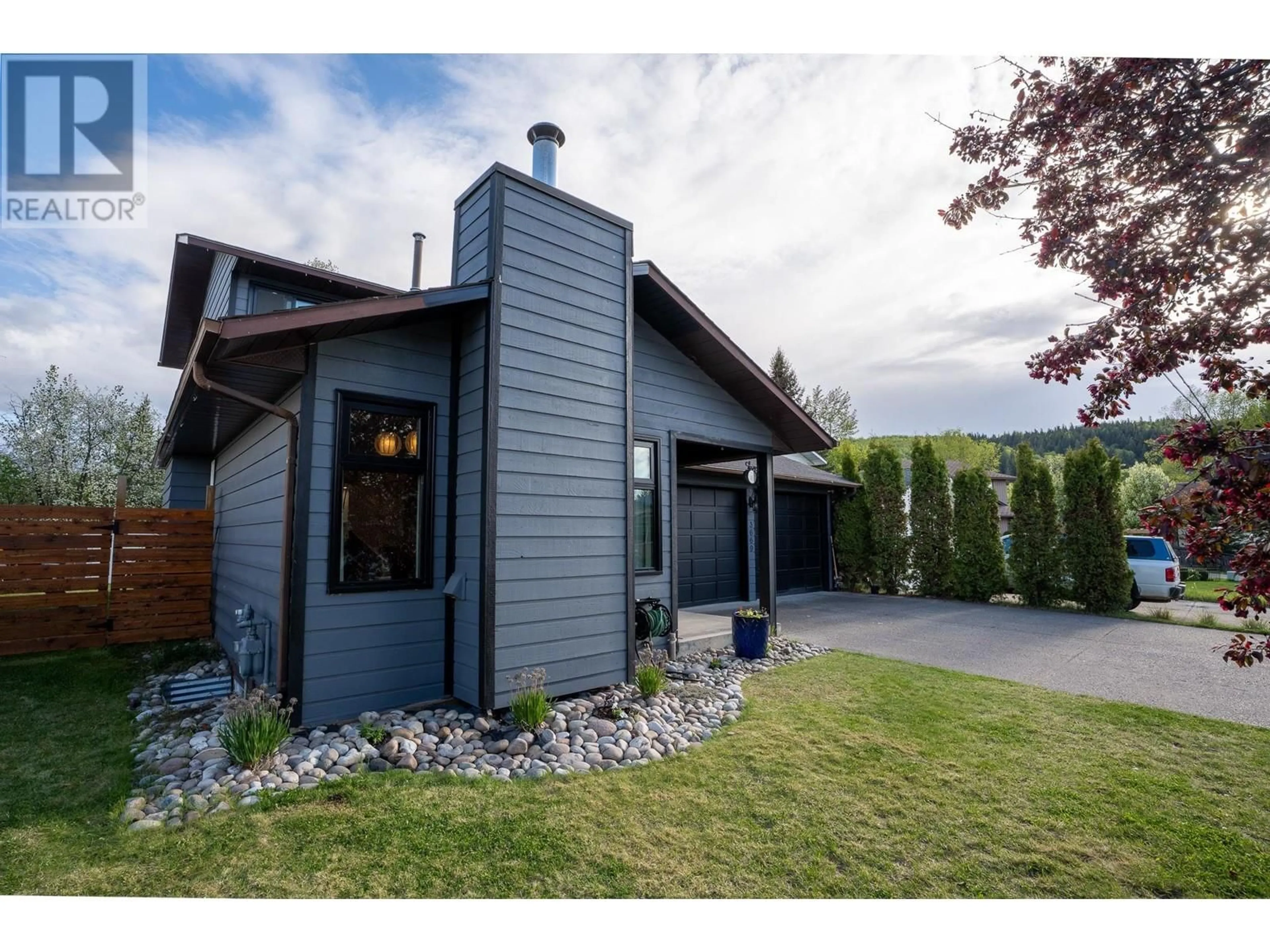 Home with vinyl exterior material, unknown for 3669 HESSE PLACE, Prince George British Columbia V2N4J9