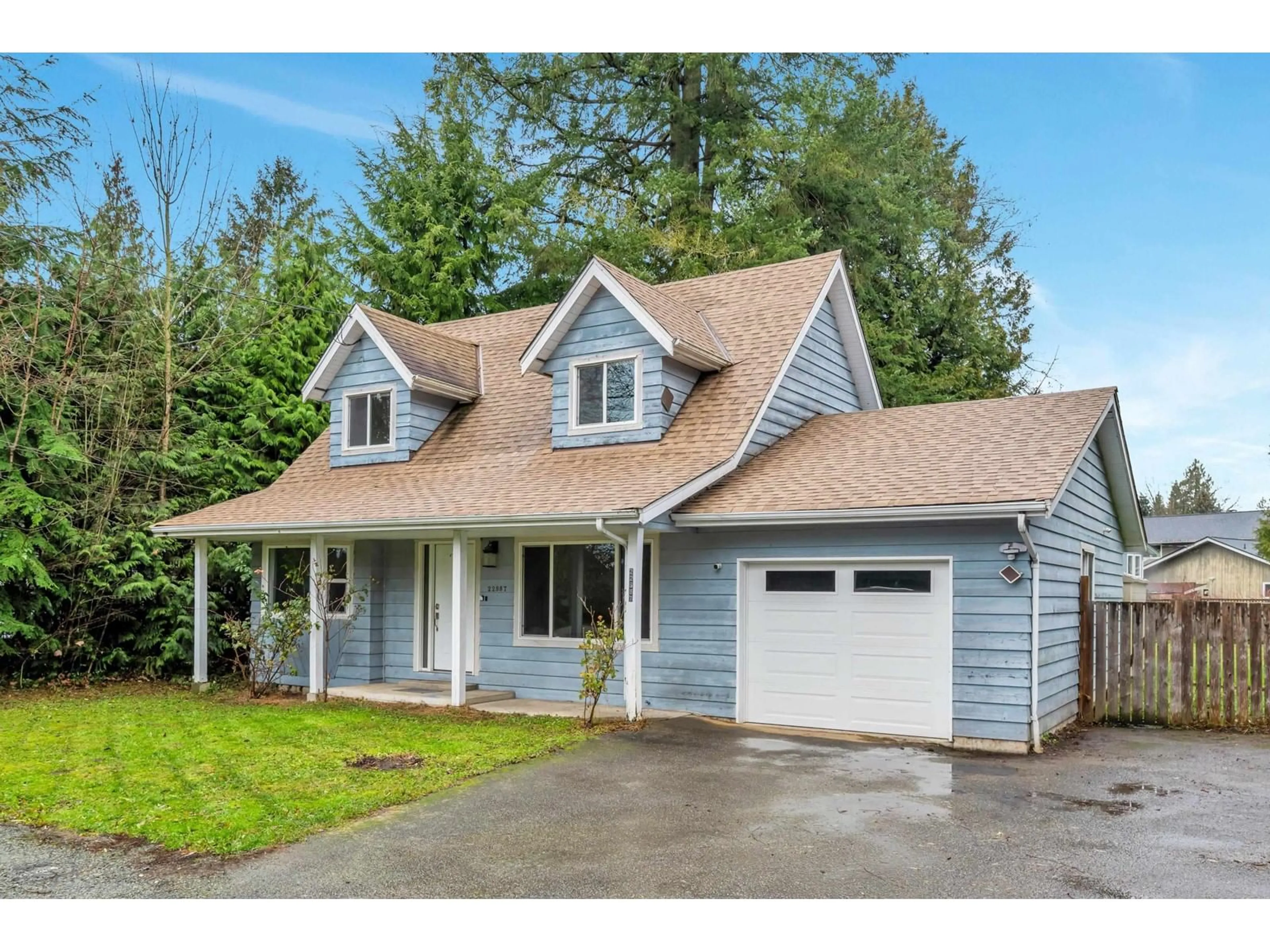 Home with vinyl exterior material, street for 22987 88, Langley British Columbia V1M2S4