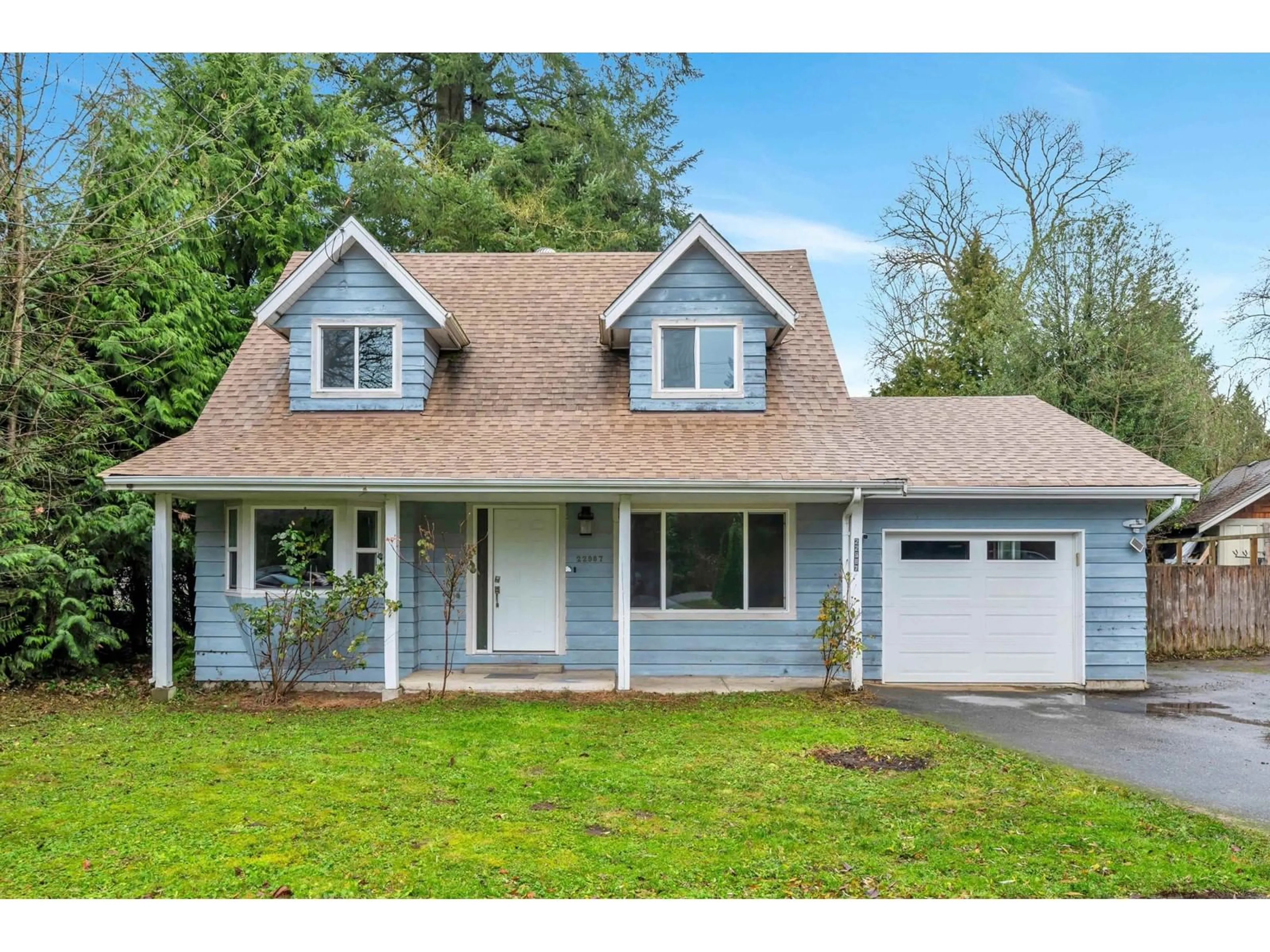 Home with vinyl exterior material, street for 22987 88, Langley British Columbia V1M2S4