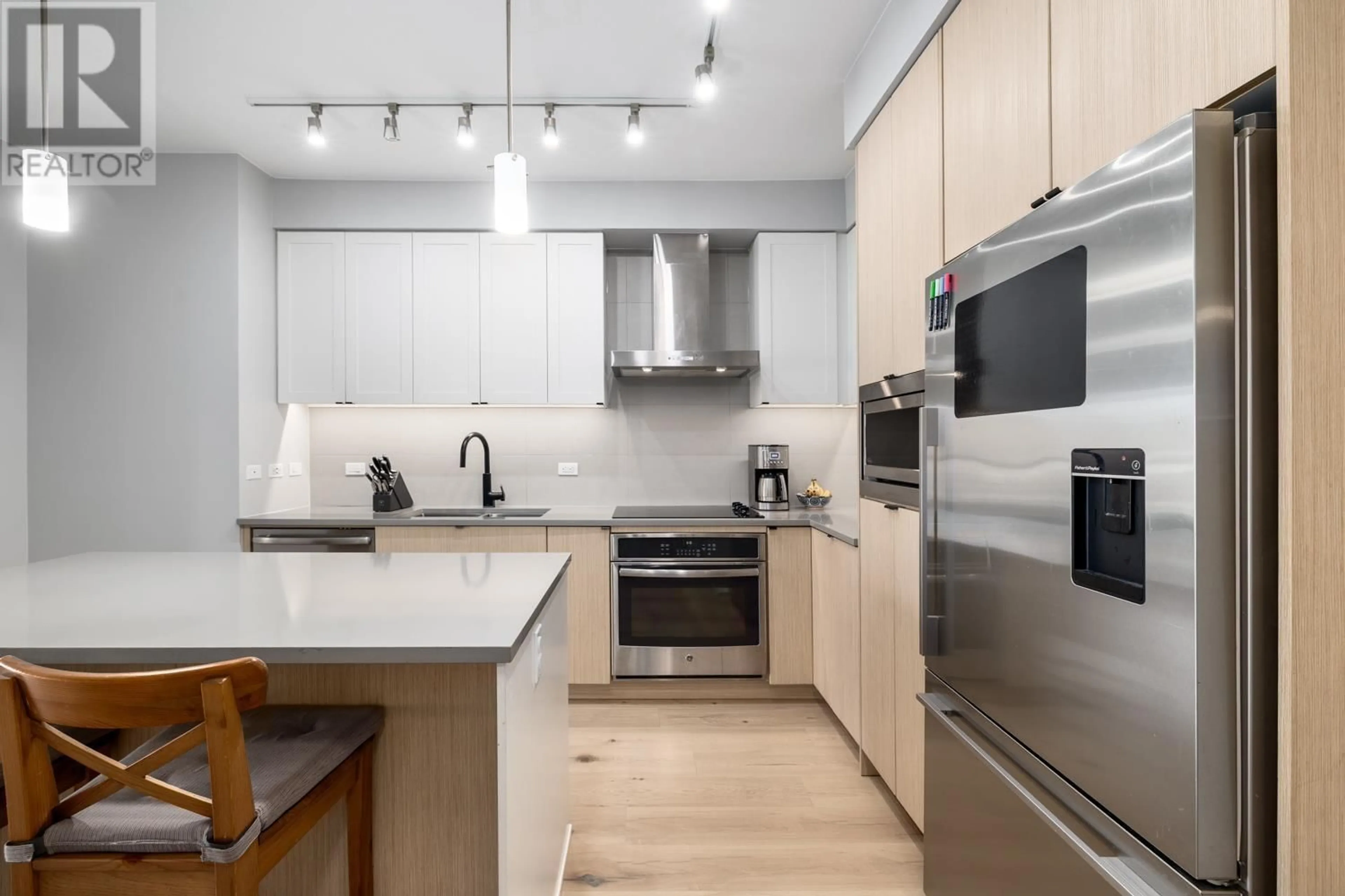 Contemporary kitchen, unknown for 207 - 3205 MOUNTAIN HIGHWAY, North Vancouver British Columbia V7K0A3
