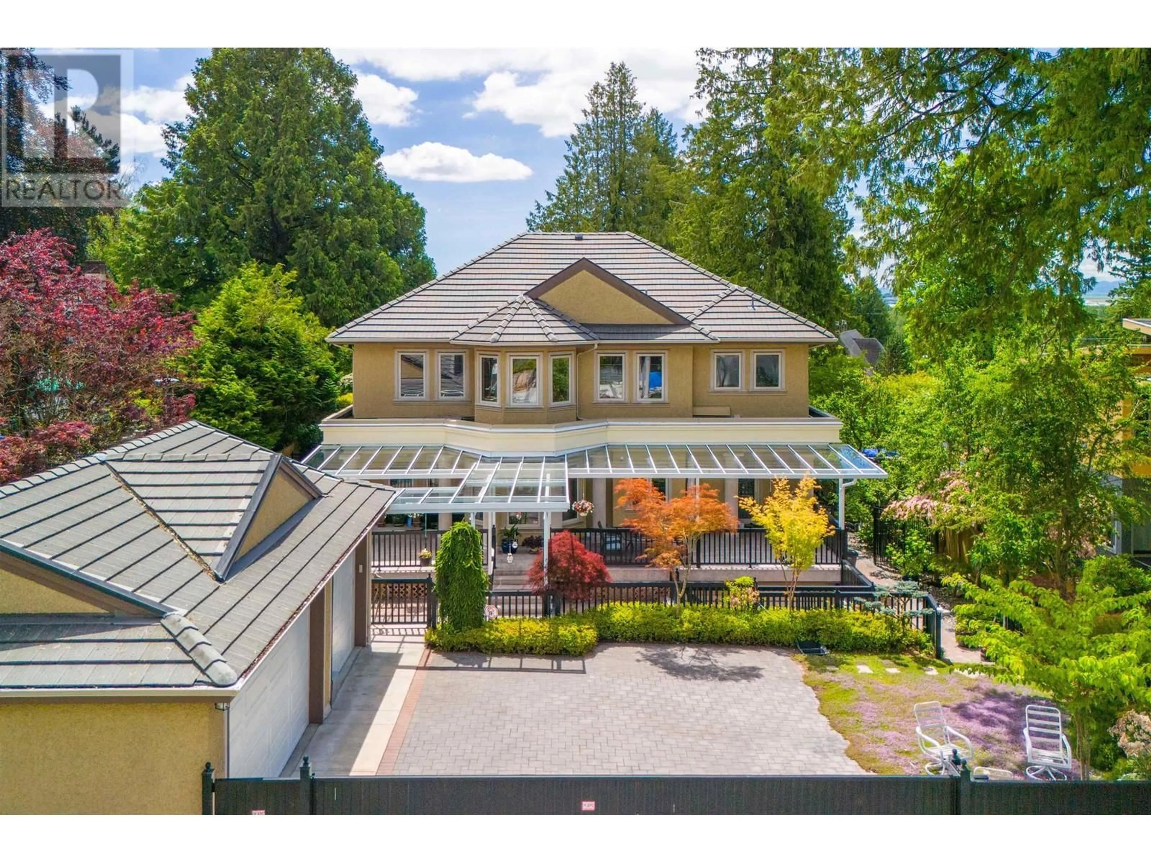 A pic from outside/outdoor area/front of a property/back of a property/a pic from drone, street for 2769 49TH AVENUE, Vancouver British Columbia V6N3S5