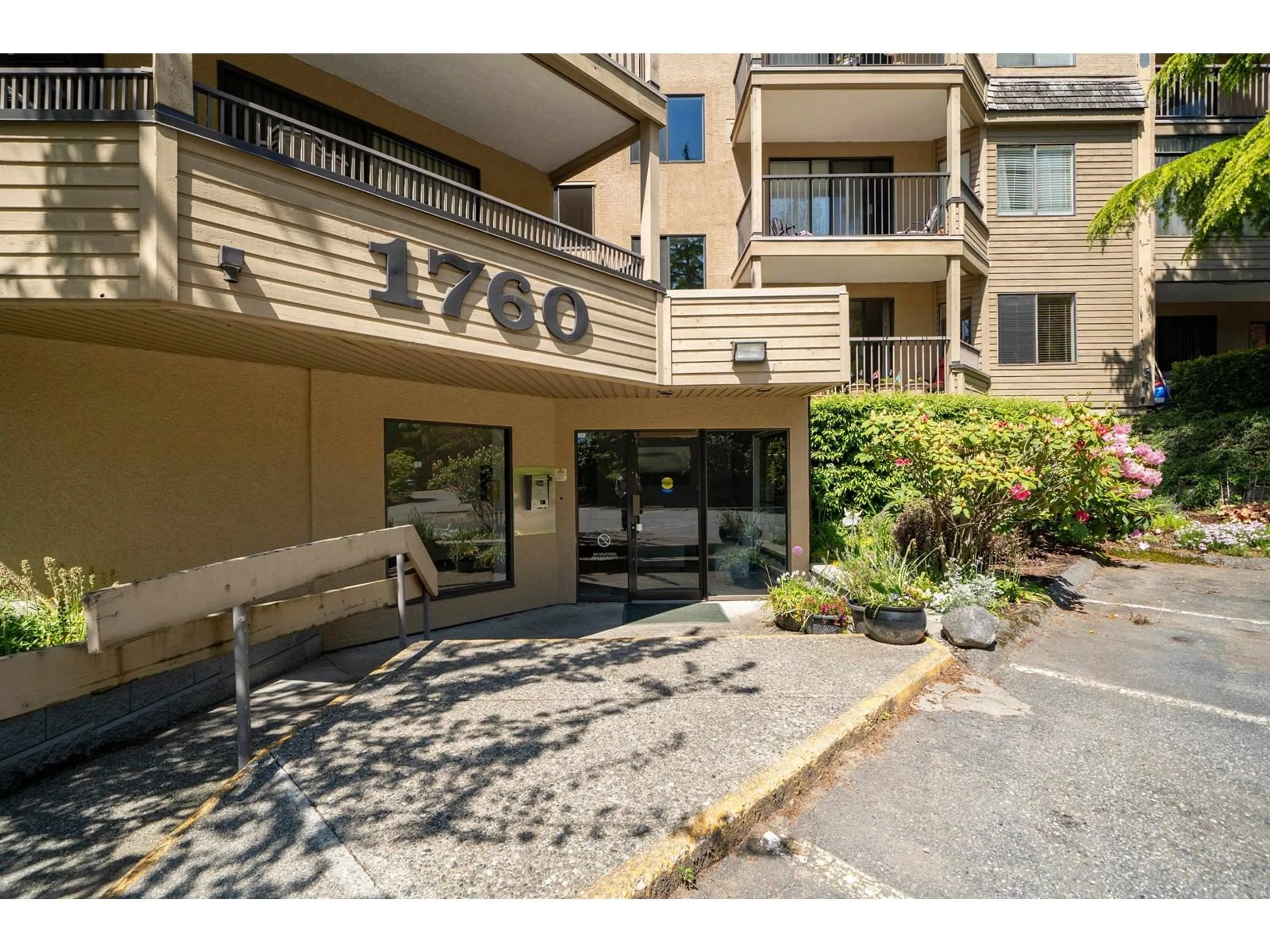 Unknown for 108 - 1760 SOUTHMERE, Surrey British Columbia V4A6E5