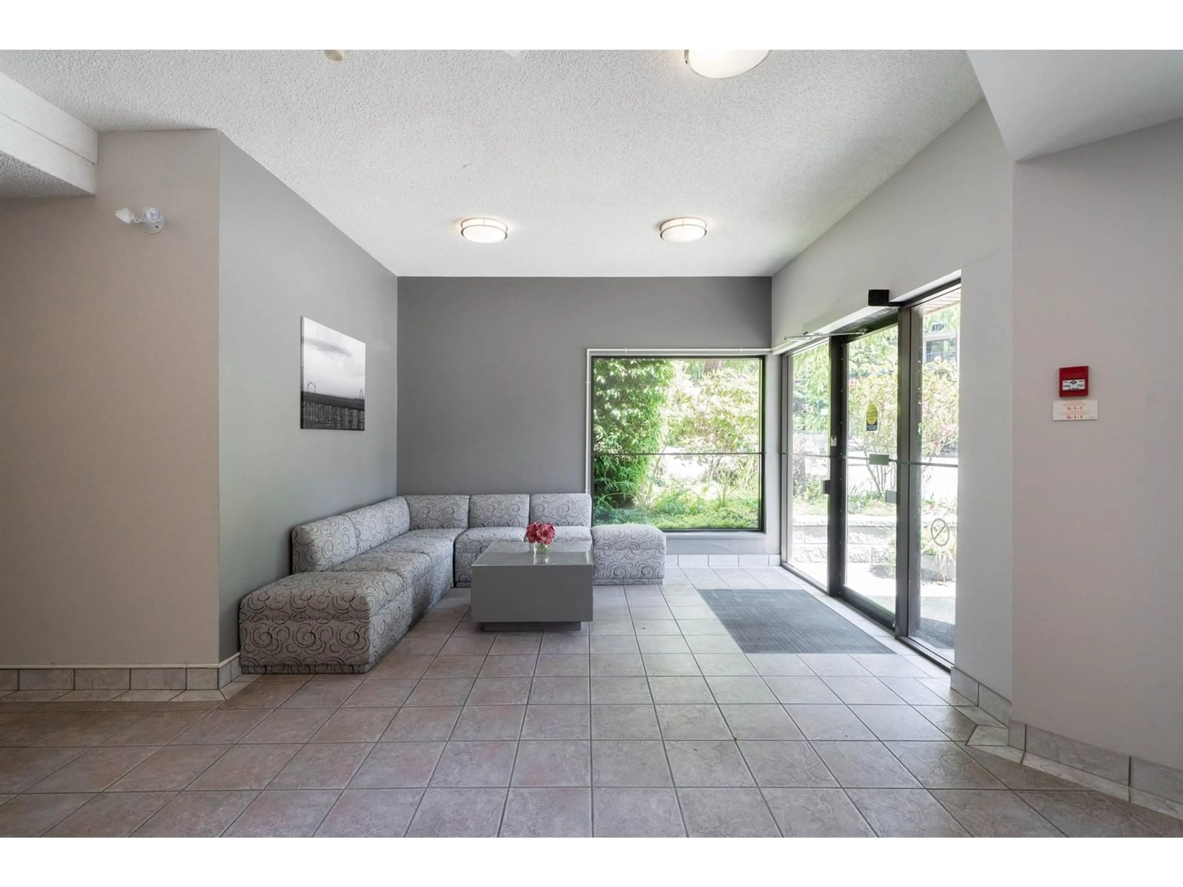 Indoor foyer for 108 - 1760 SOUTHMERE, Surrey British Columbia V4A6E5