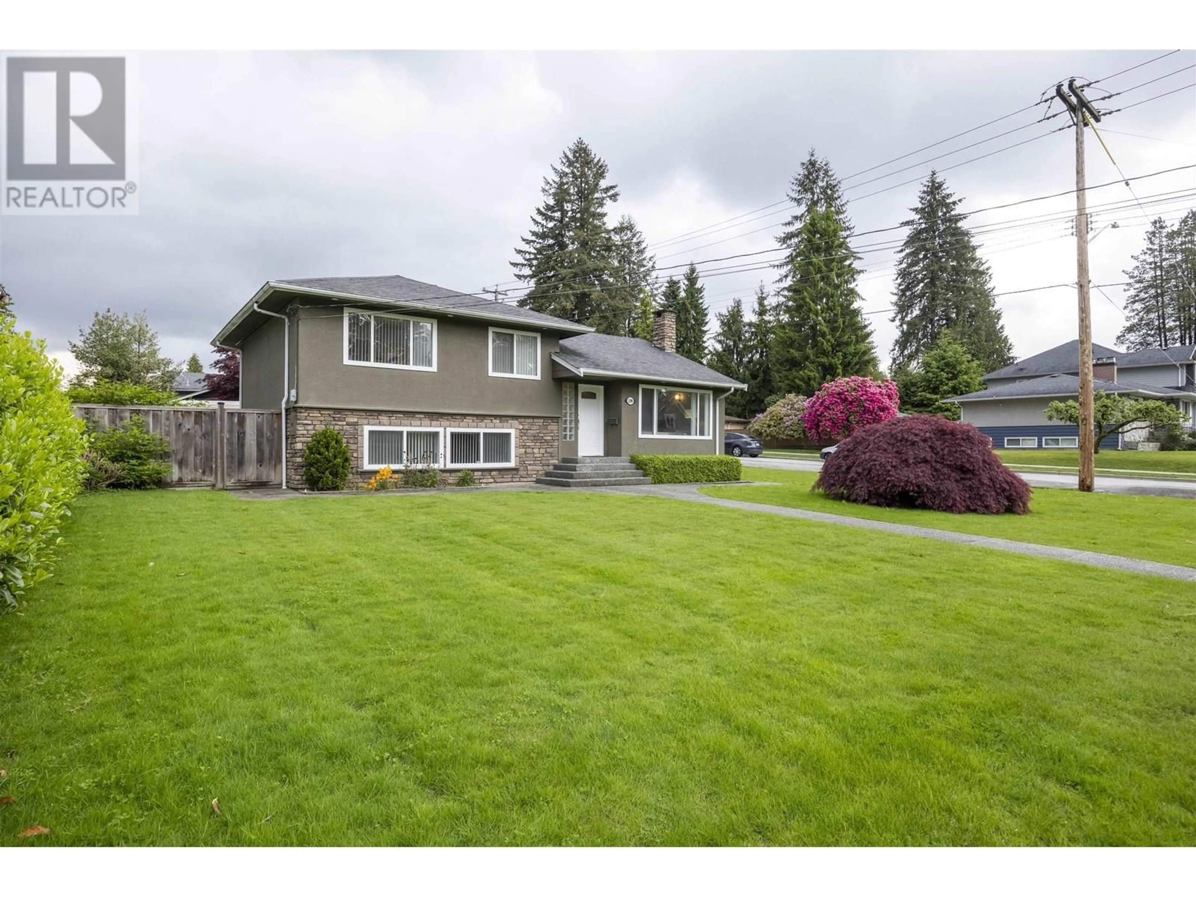 Home with vinyl exterior material, street for 1009 FOSTER AVENUE, Coquitlam British Columbia V3J2M4