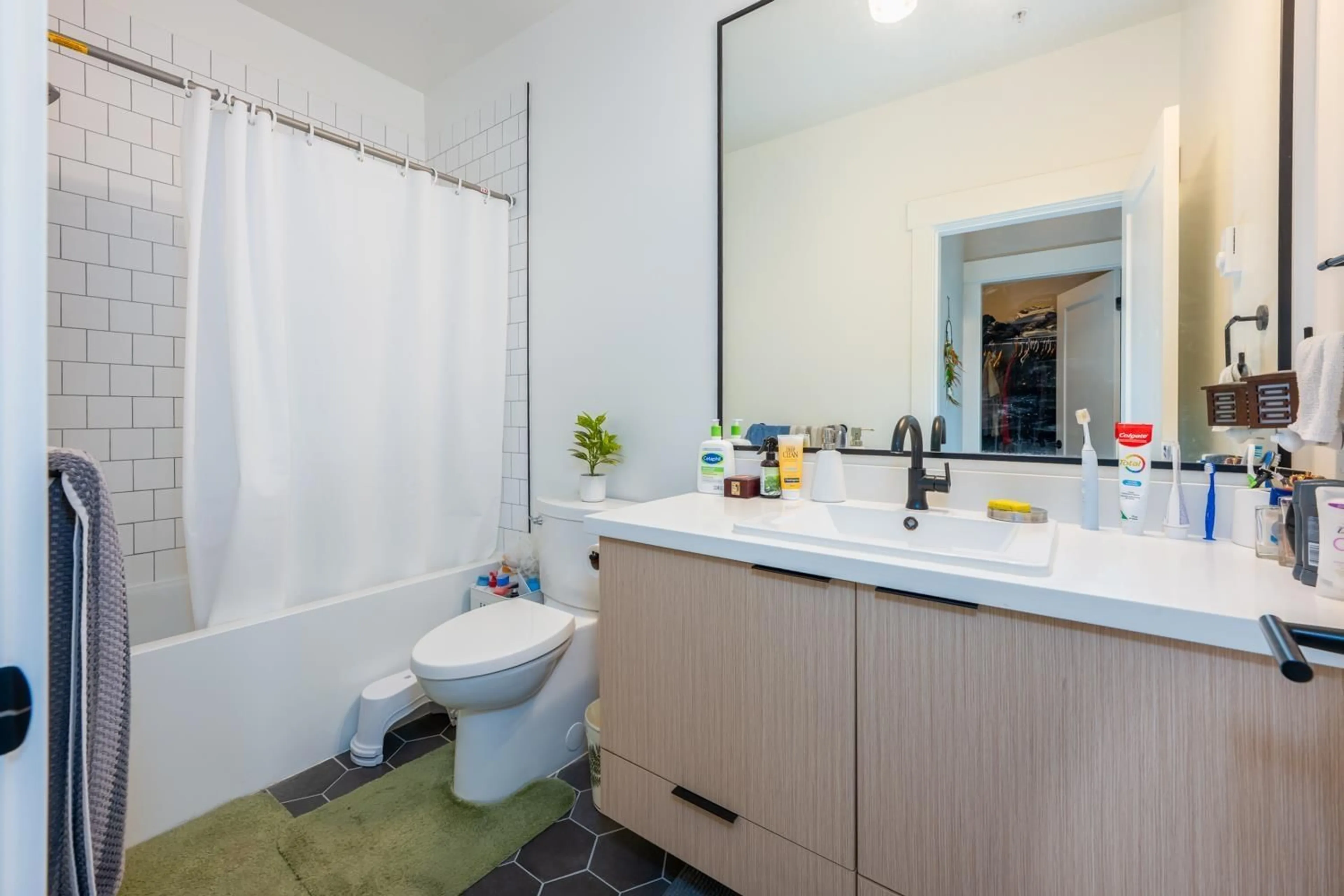 Standard bathroom, unknown for B606 - 20838 78B, Langley British Columbia V2Y3M2