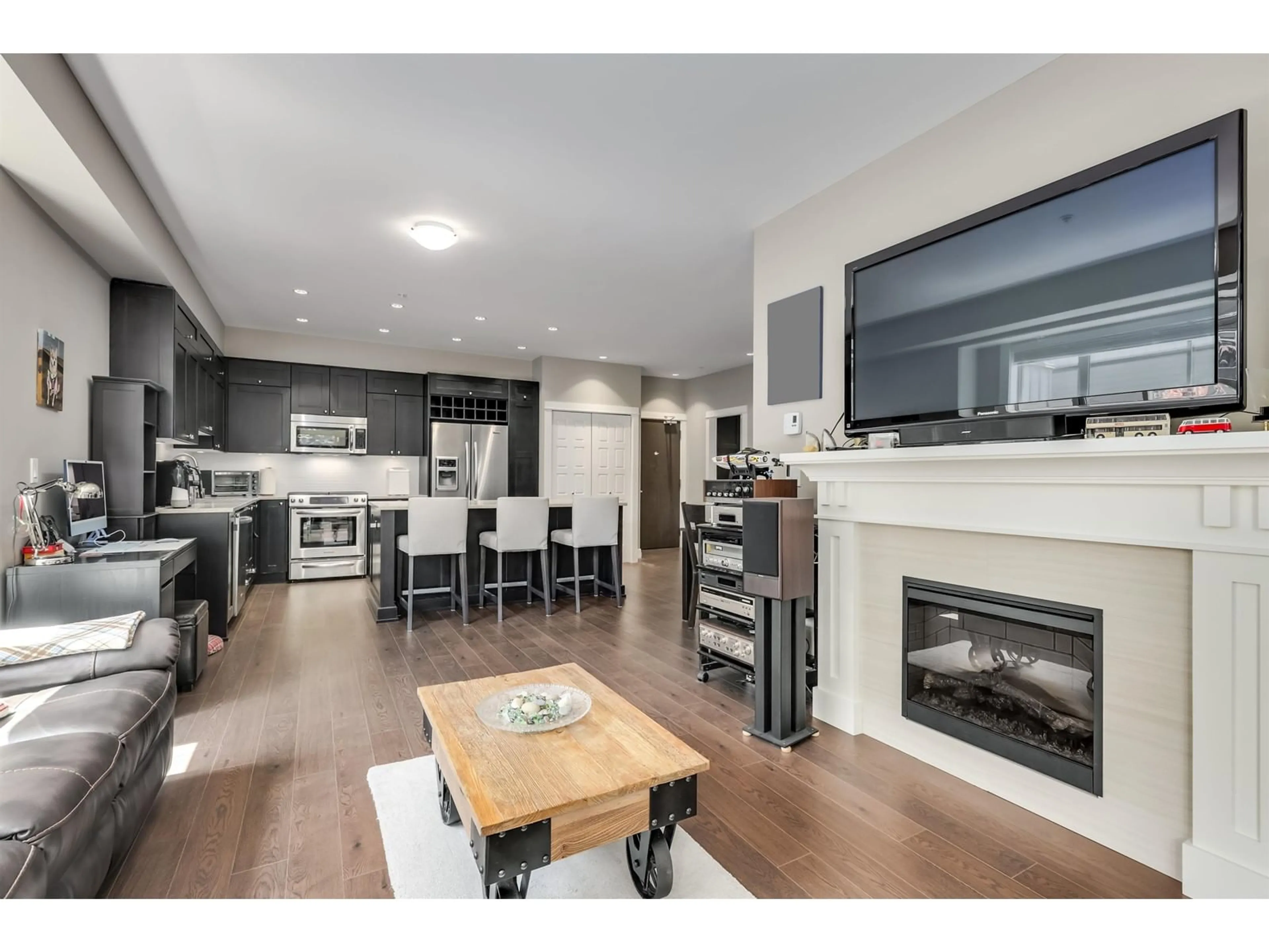 Open concept kitchen, unknown for 205 - 15185 36, Surrey British Columbia V3Z4R3