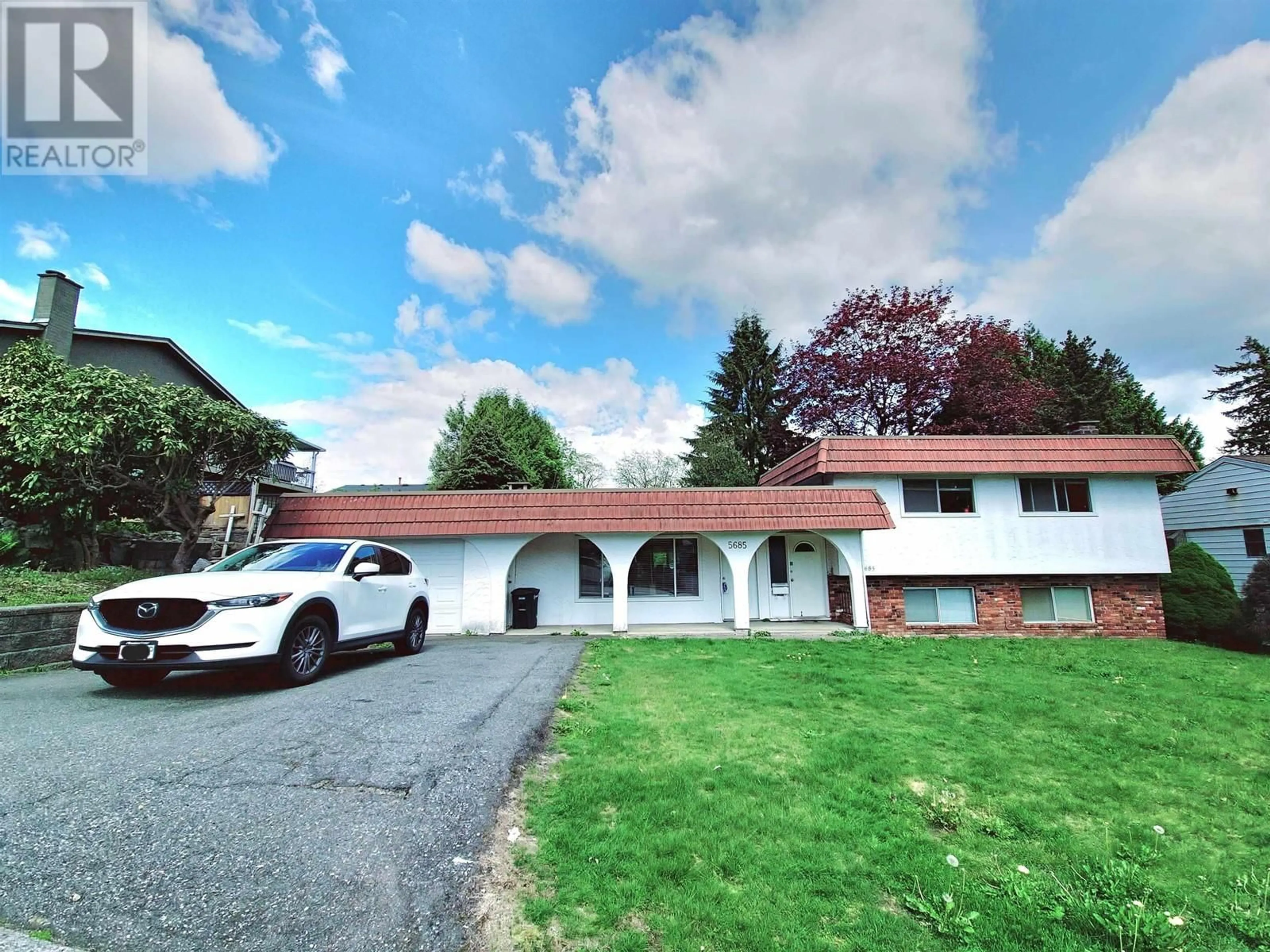 A pic from outside/outdoor area/front of a property/back of a property/a pic from drone, street for 5685 FOREST STREET, Burnaby British Columbia V5G1X5