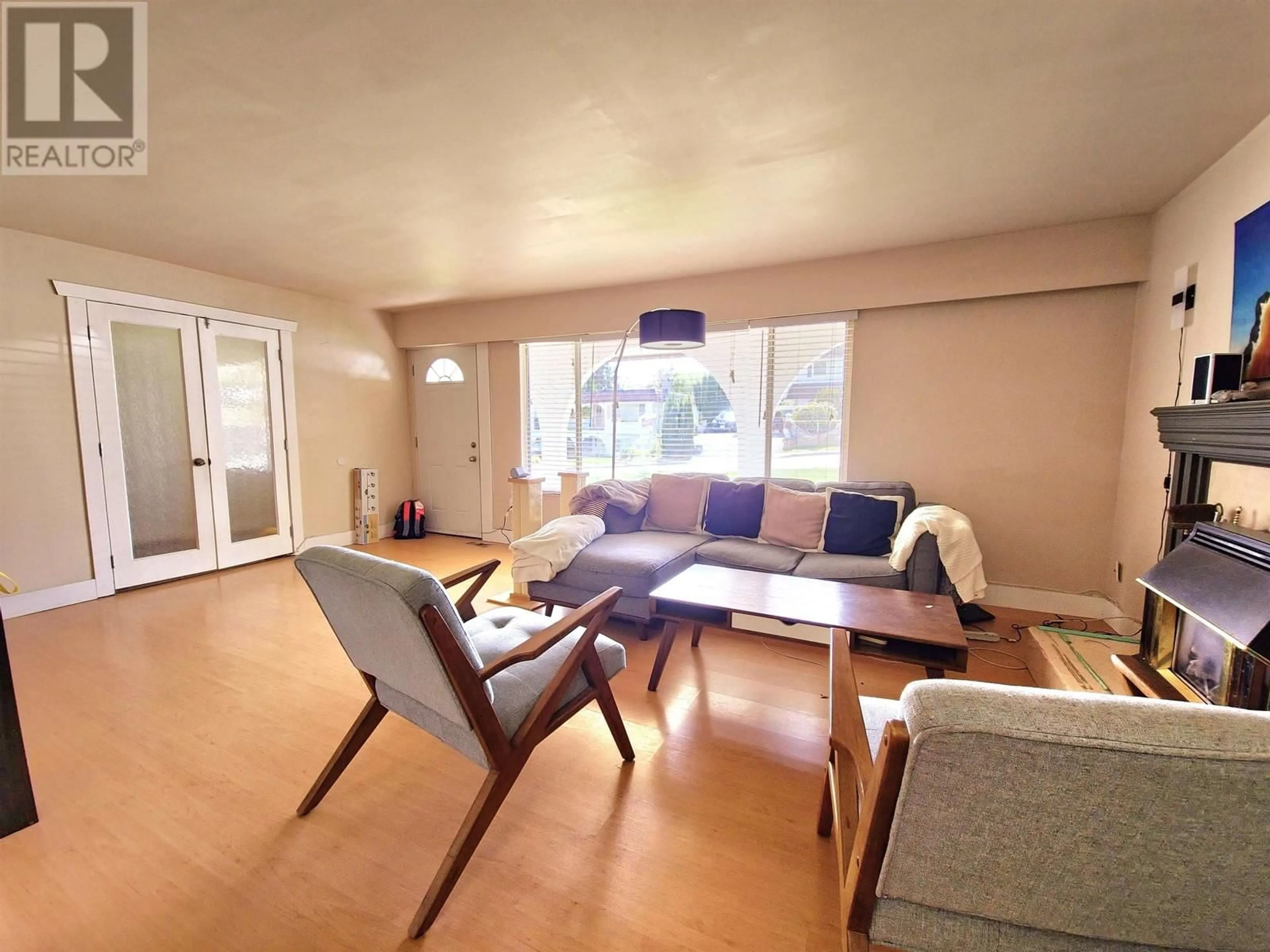 Living room with furniture, wood/laminate floor for 5685 FOREST STREET, Burnaby British Columbia V5G1X5