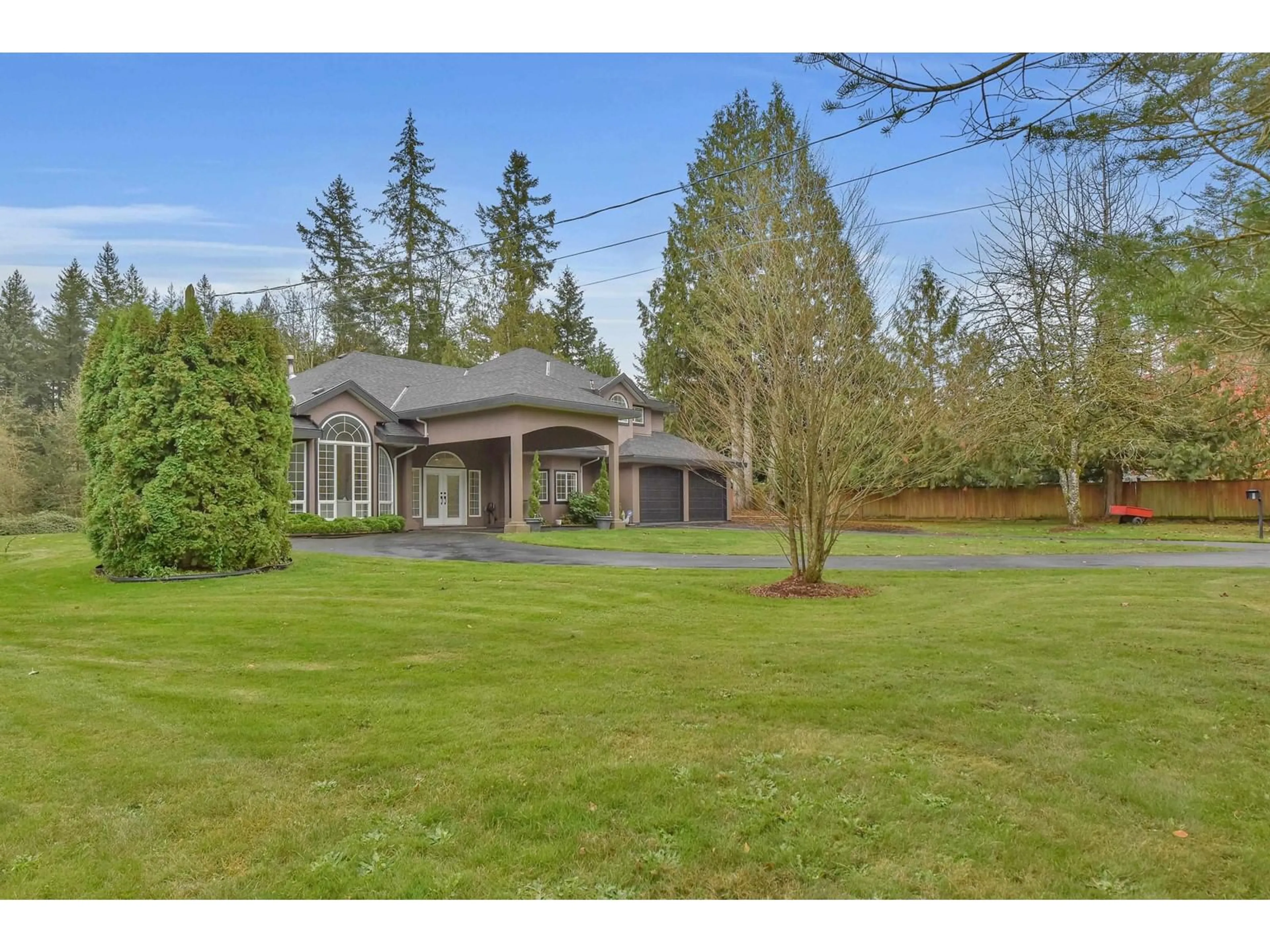 A pic from outside/outdoor area/front of a property/back of a property/a pic from drone, unknown for 20054 FERNRIDGE, Langley British Columbia V3A4P4