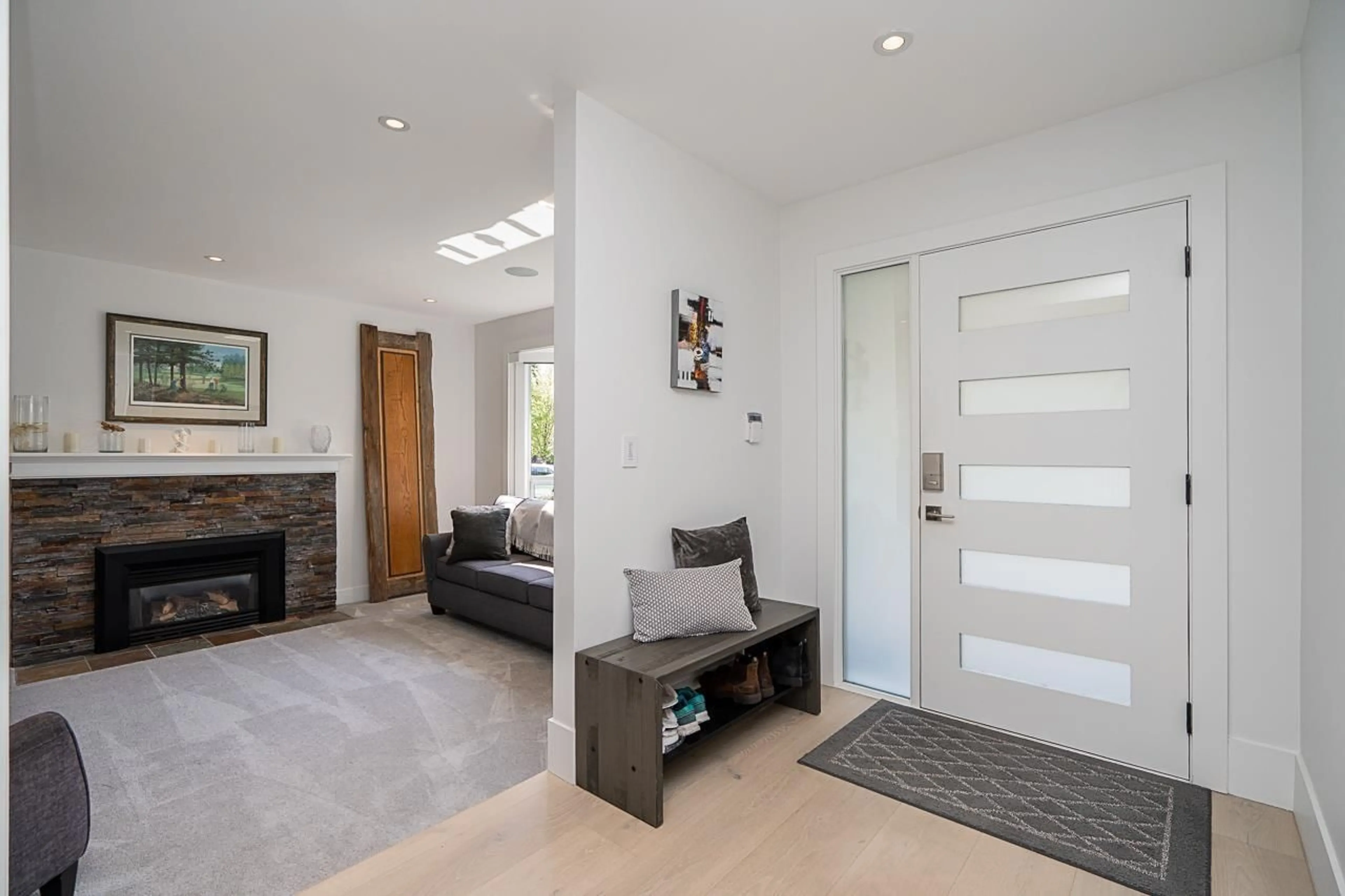 Indoor entryway for 15657 93, Surrey British Columbia V4N3B2