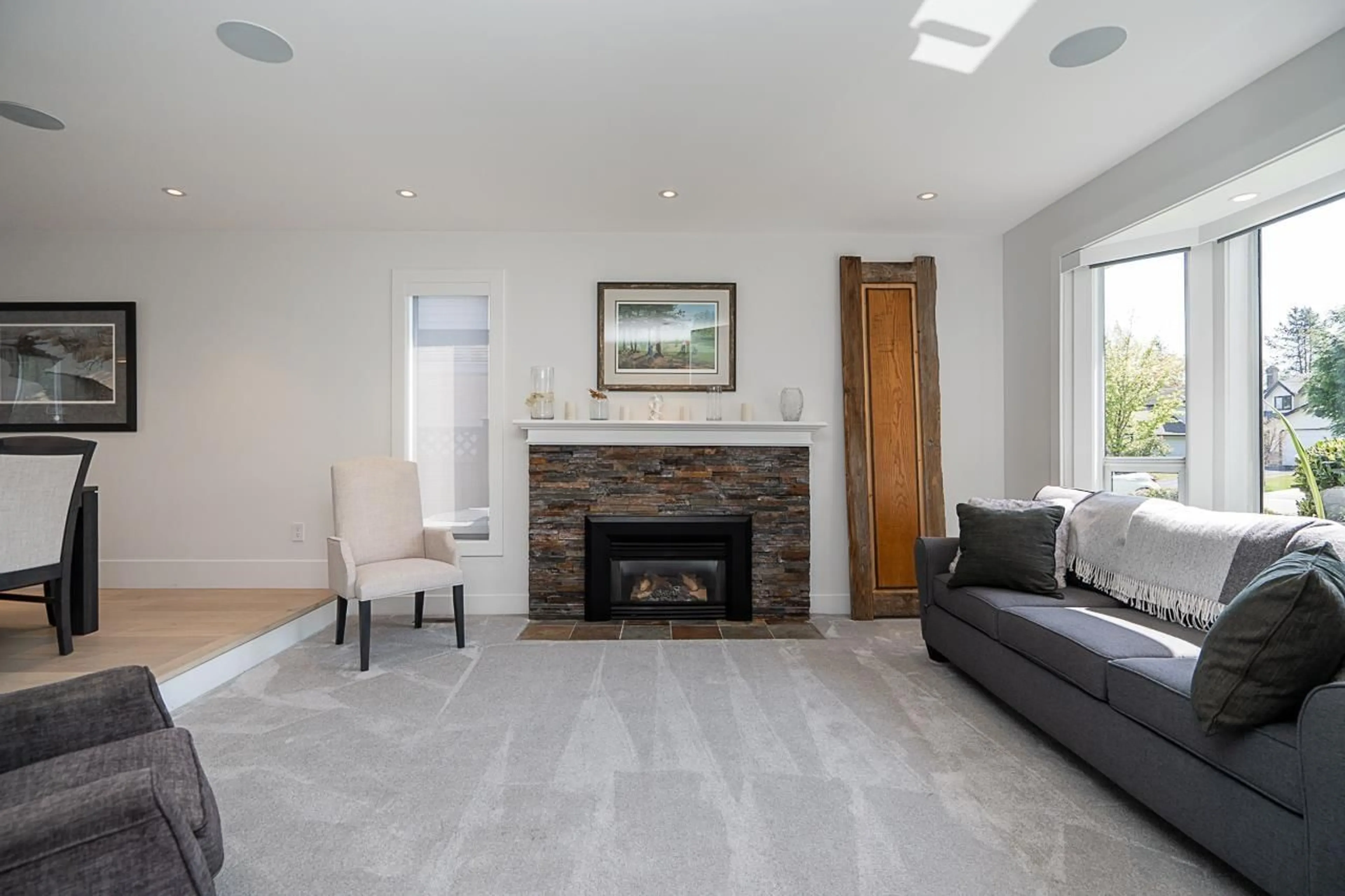 Living room with furniture, unknown for 15657 93, Surrey British Columbia V4N3B2