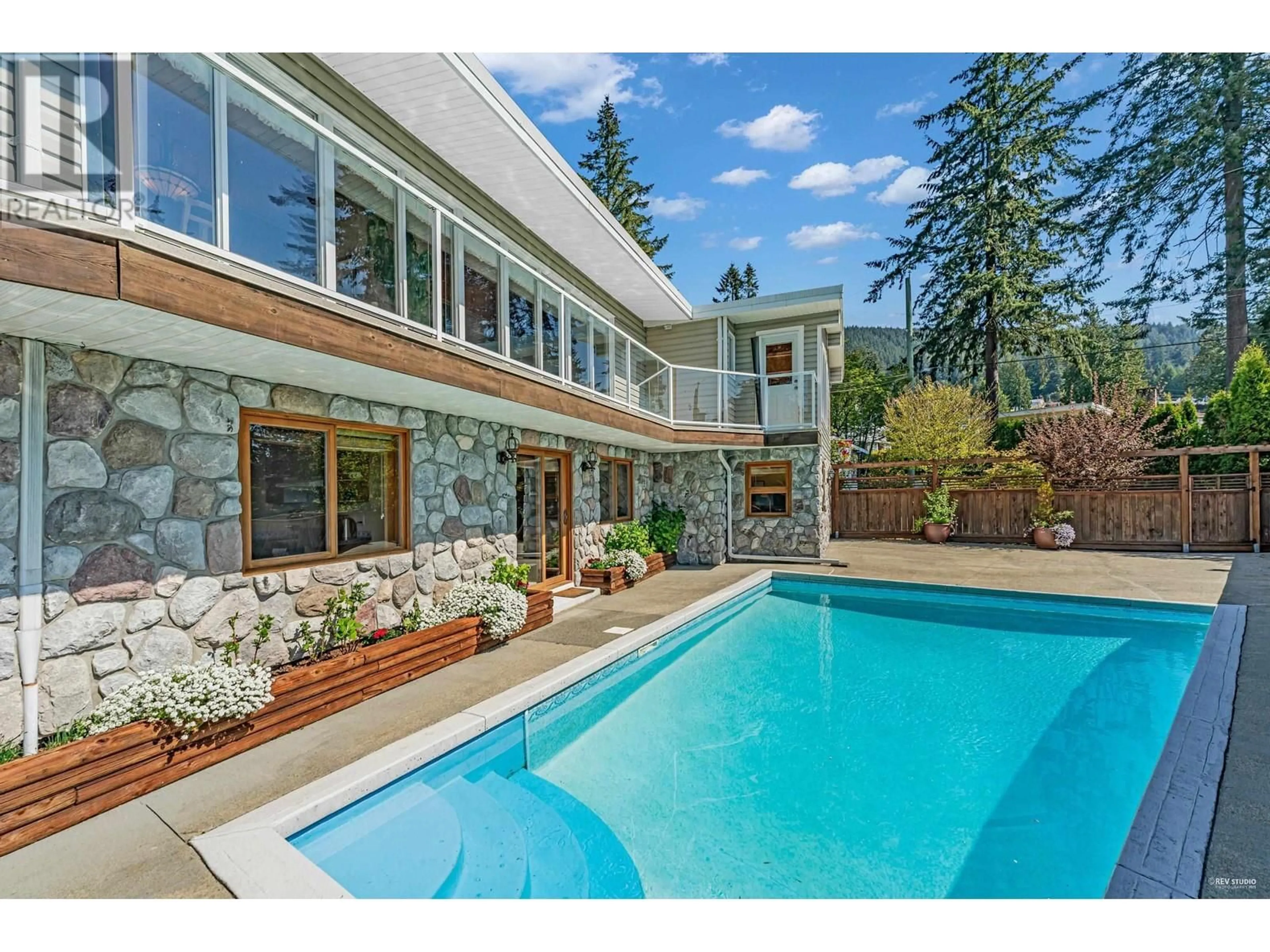 Pool for 4323 VALENCIA AVENUE, North Vancouver British Columbia V7N4A7