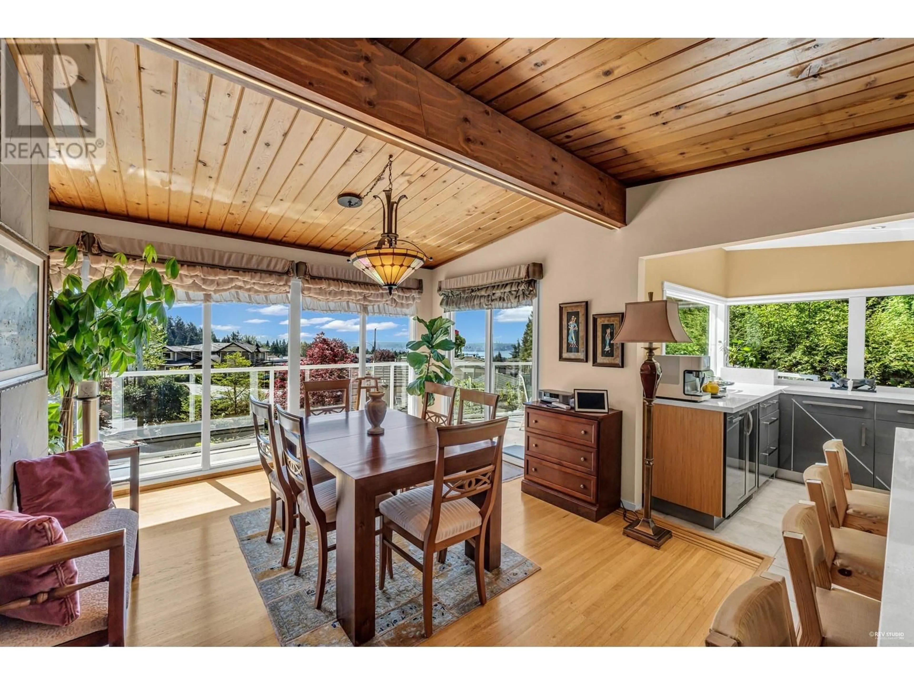 Dining room, wood/laminate floor for 4323 VALENCIA AVENUE, North Vancouver British Columbia V7N4A7