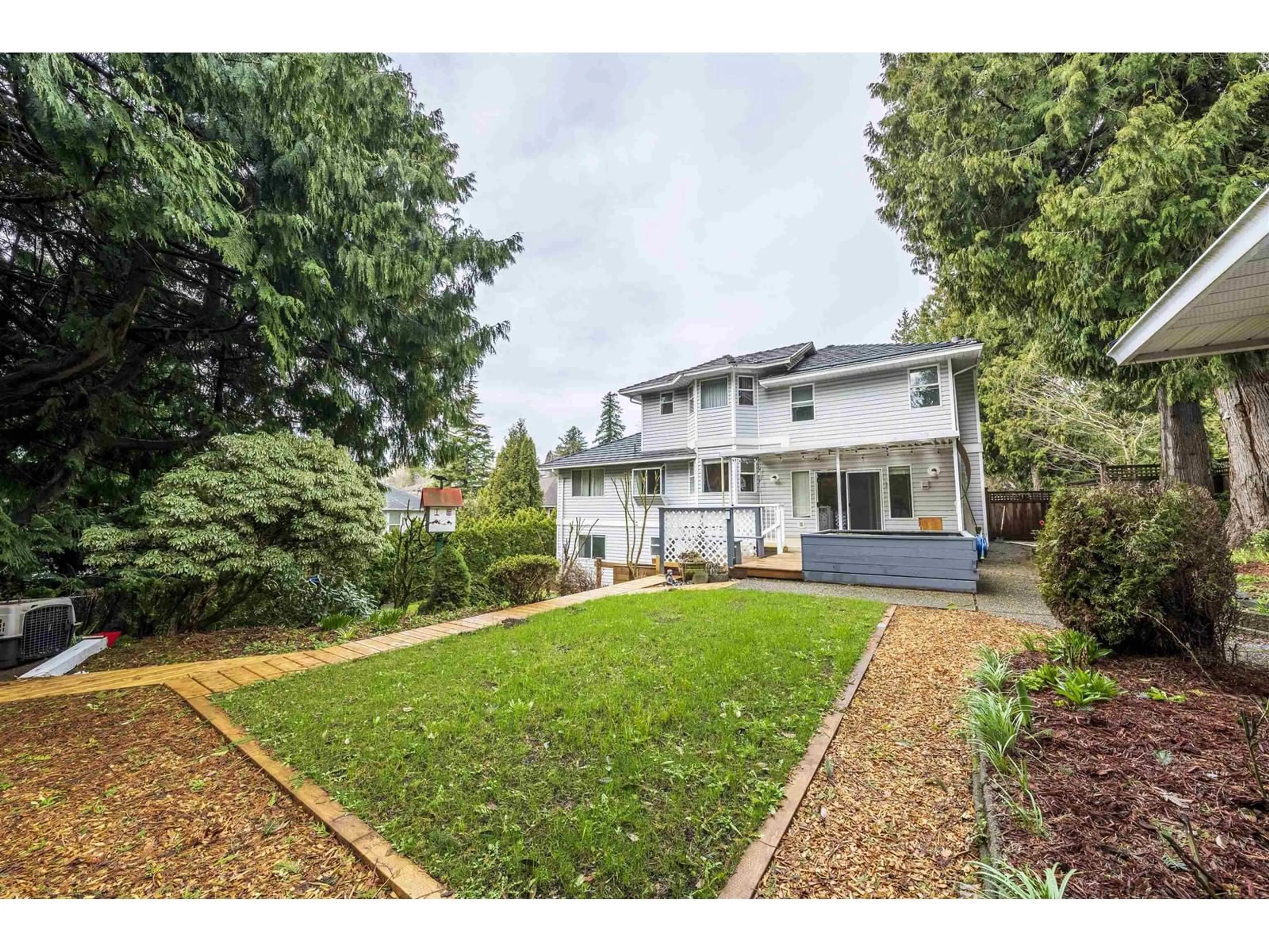 A pic from outside/outdoor area/front of a property/back of a property/a pic from drone, street for 35288 MARSHALL, Abbotsford British Columbia V3G2C1