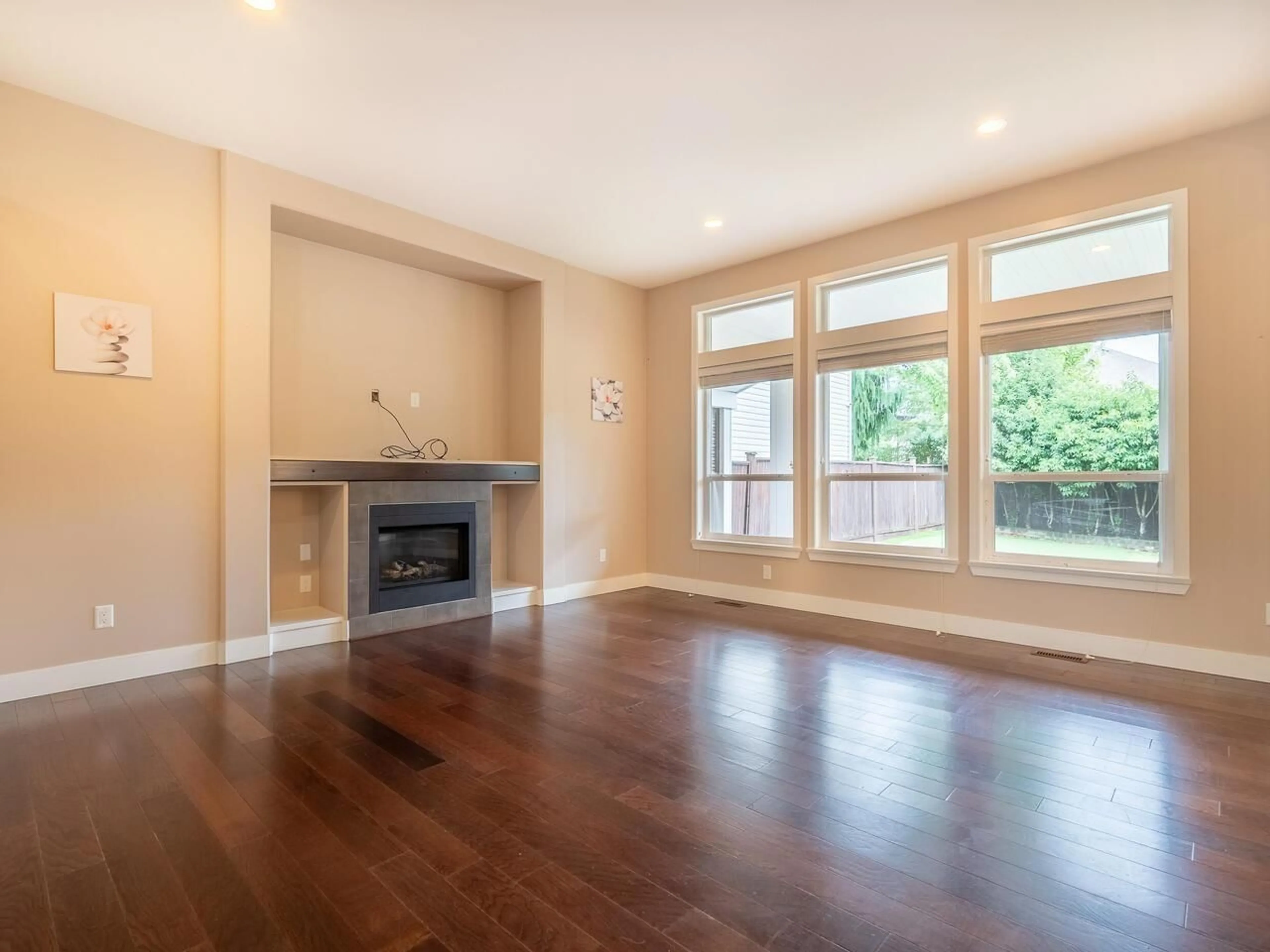 Living room with furniture, wood/laminate floor for 7758 169A, Surrey British Columbia V4N6L2