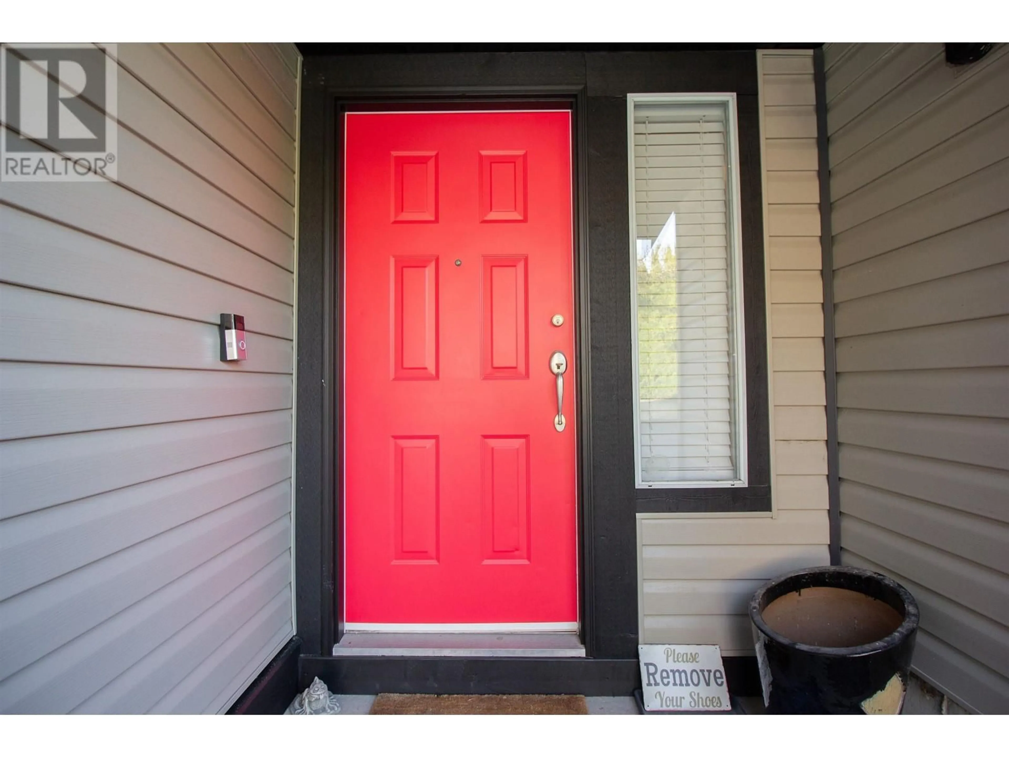 Indoor entryway for 11279 HARRISON STREET, Maple Ridge British Columbia V2X9P6