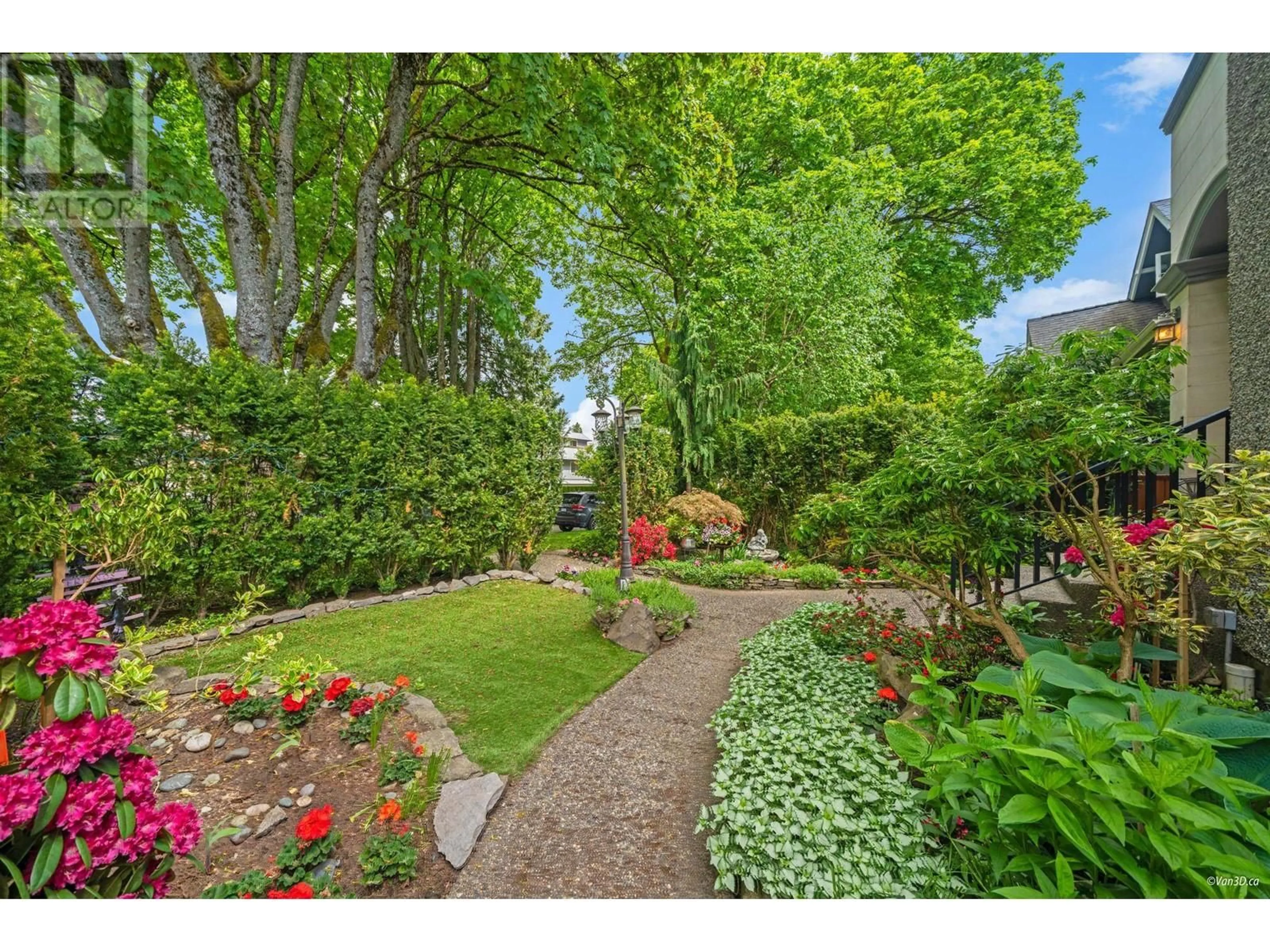 A pic from outside/outdoor area/front of a property/back of a property/a pic from drone, street for 3562 22ND AVENUE, Vancouver British Columbia V6S1J3