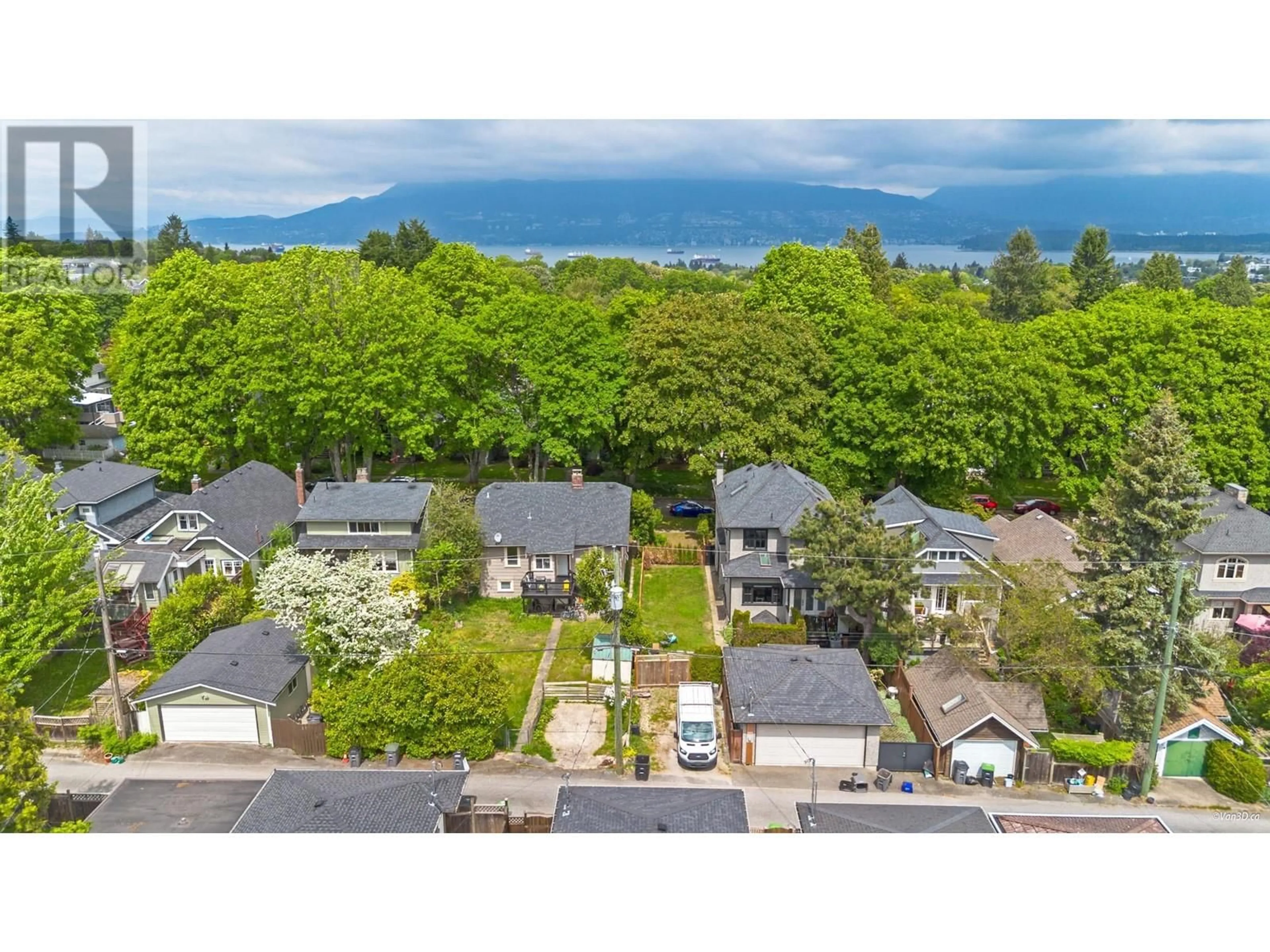 A pic from outside/outdoor area/front of a property/back of a property/a pic from drone, unknown for 3562 22ND AVENUE, Vancouver British Columbia V6S1J3