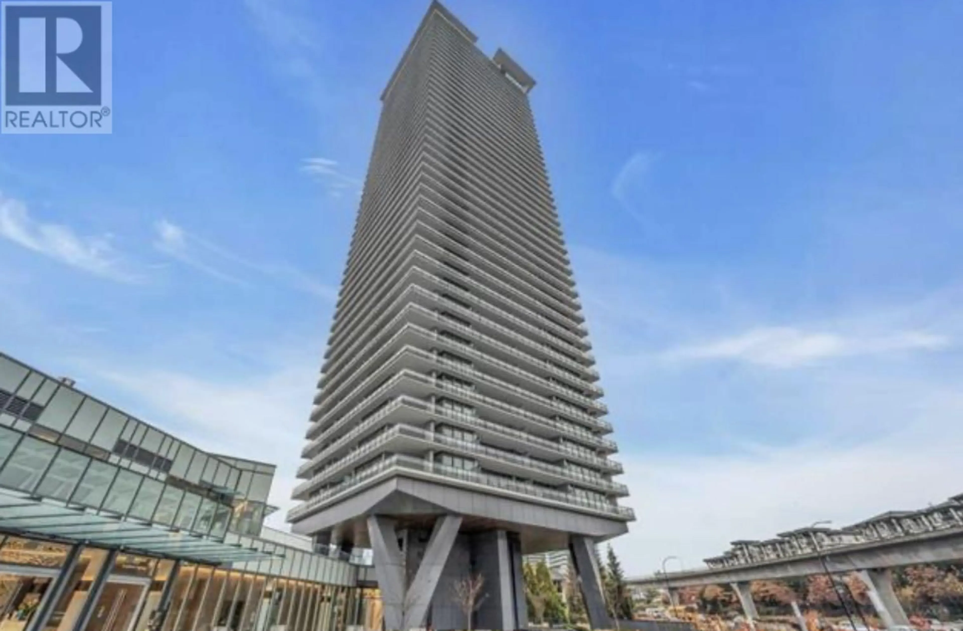 Indoor foyer for 607 - 4720 LOUGHEED HIGHWAY, Burnaby British Columbia V5C0M8