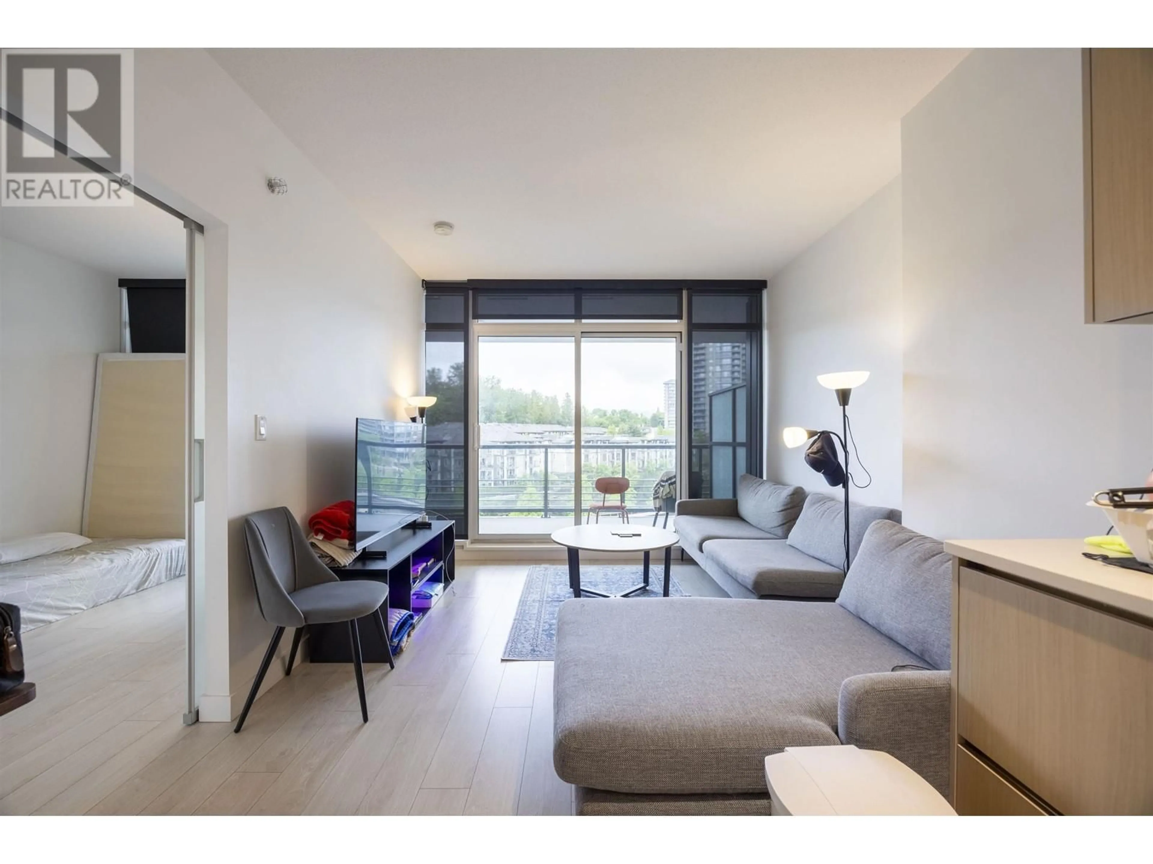 Living room with furniture, unknown for 607 - 4720 LOUGHEED HIGHWAY, Burnaby British Columbia V5C0M8
