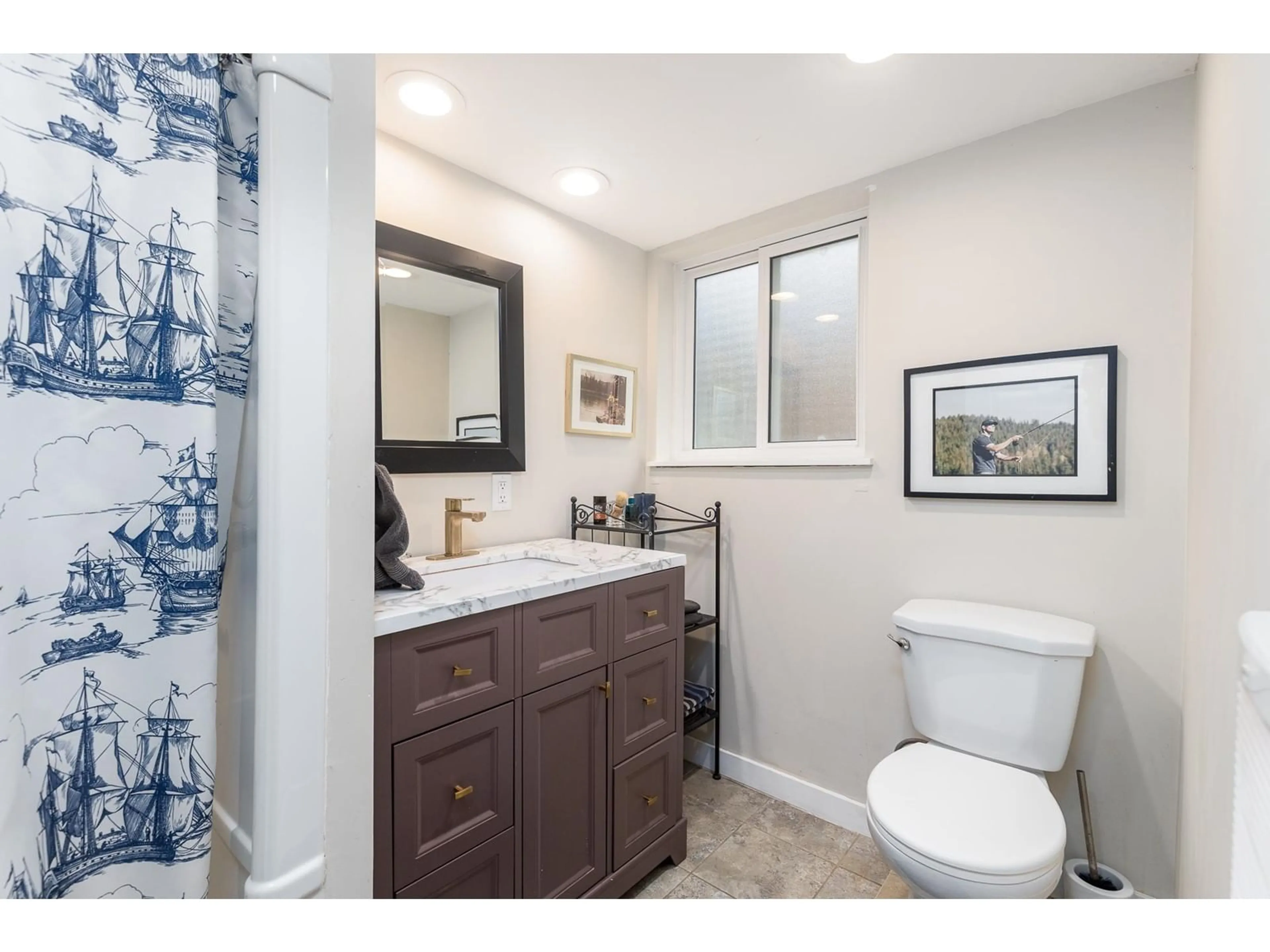 Standard bathroom, ceramic/tile floor for 25153 11B, Langley British Columbia V4W2S7
