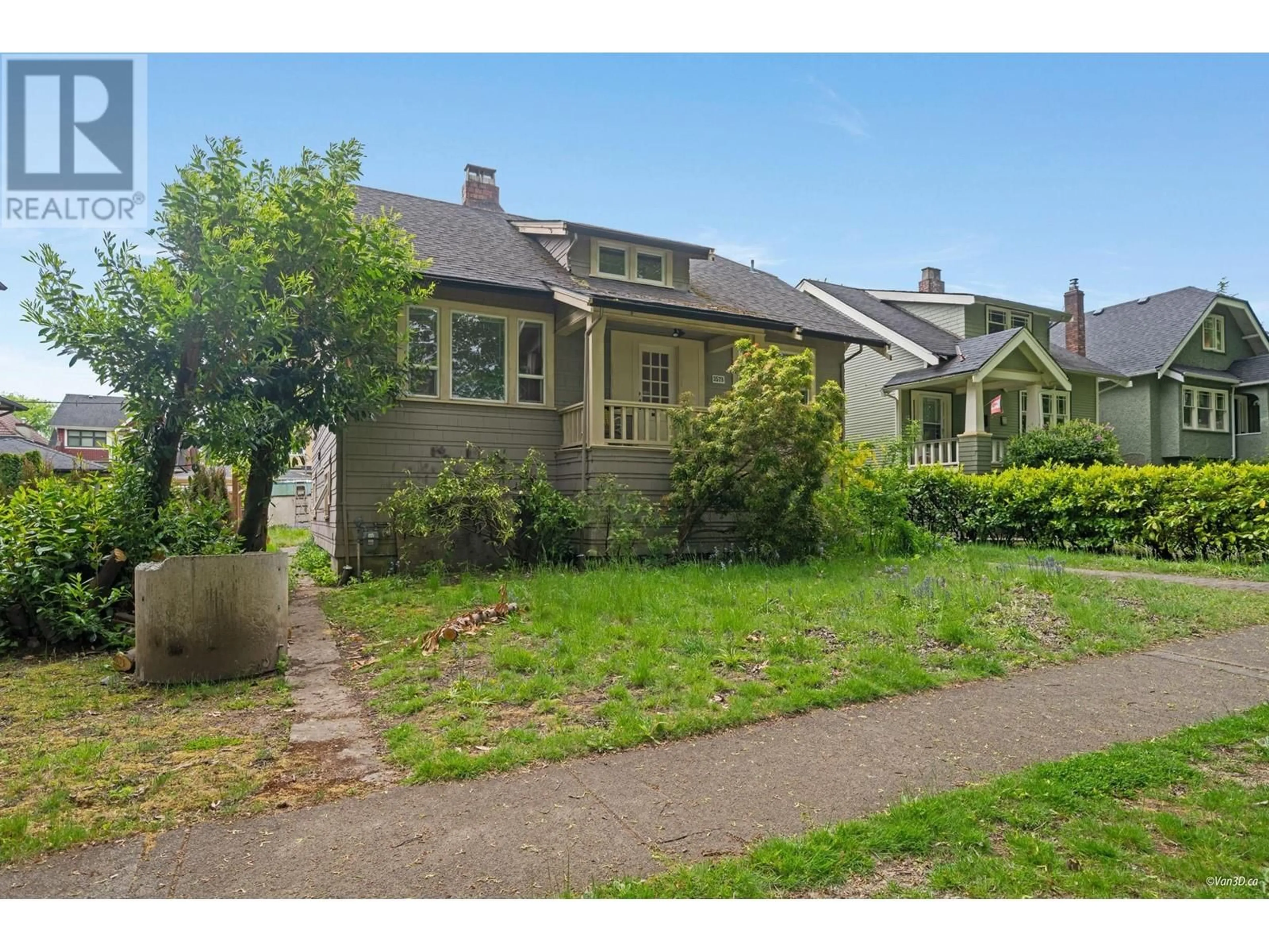 A pic from outside/outdoor area/front of a property/back of a property/a pic from drone, street for 3578 22ND AVENUE, Vancouver British Columbia V6S1J3