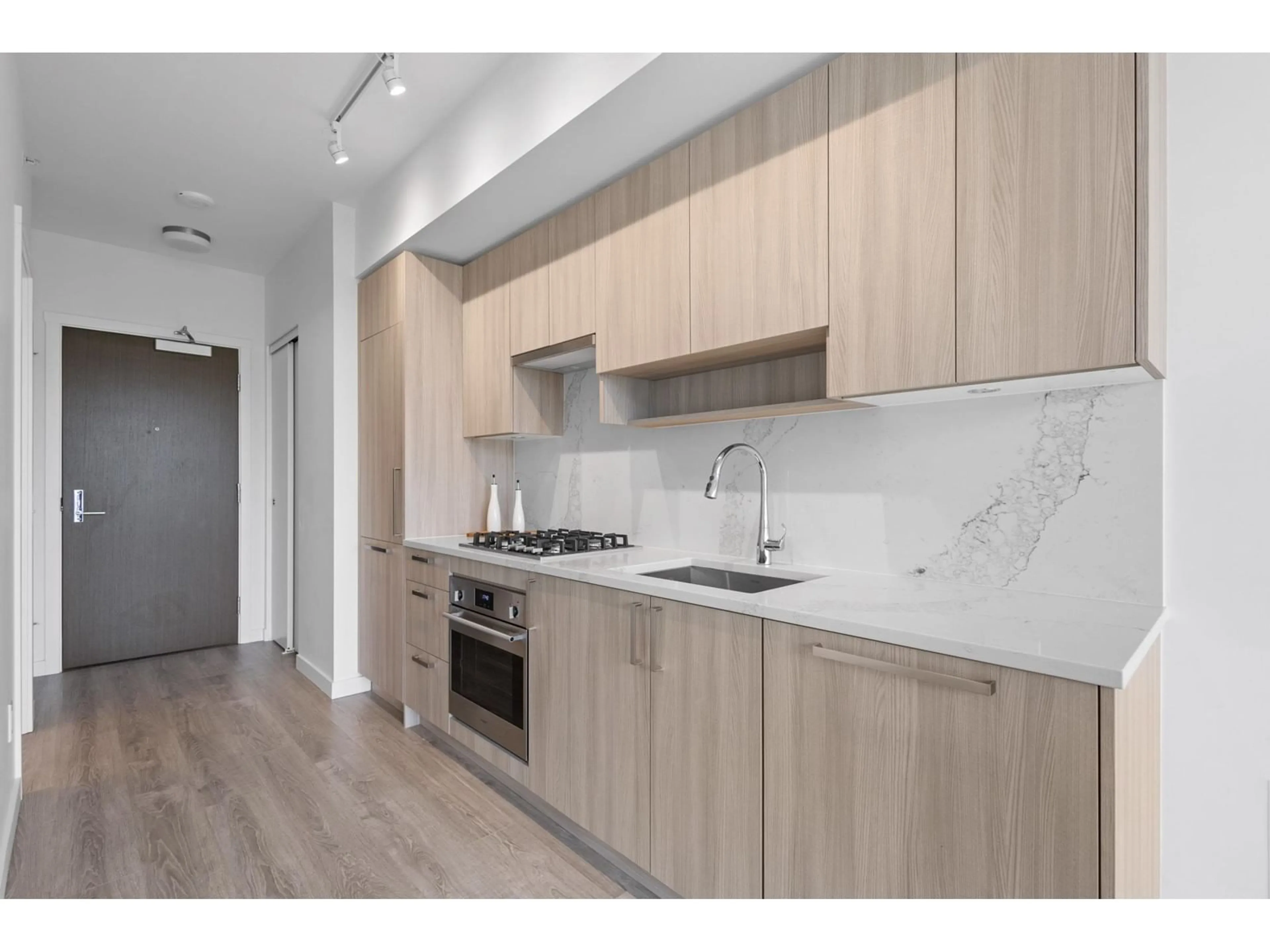 Standard kitchen, unknown for 1204 - 13350 CENTRAL, Surrey British Columbia V3T0S1