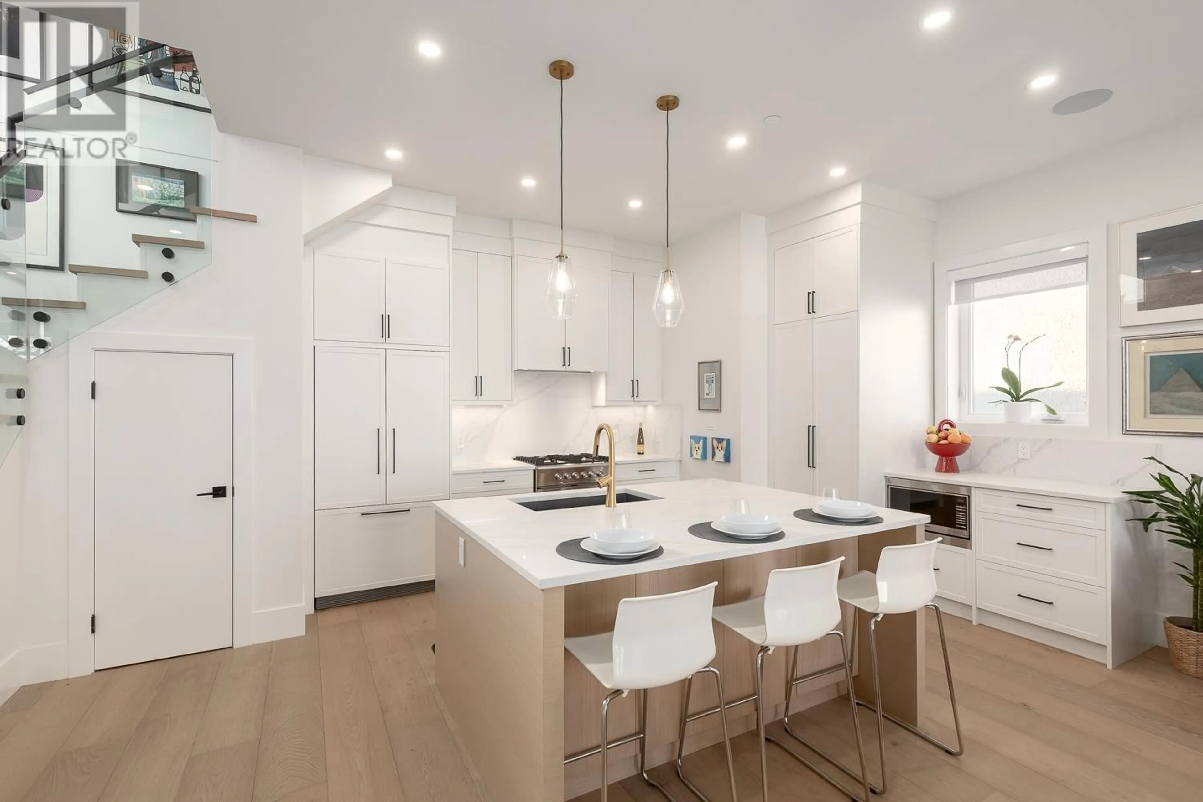 Open concept kitchen, unknown for 650 10TH AVENUE, Vancouver British Columbia V5T2A5