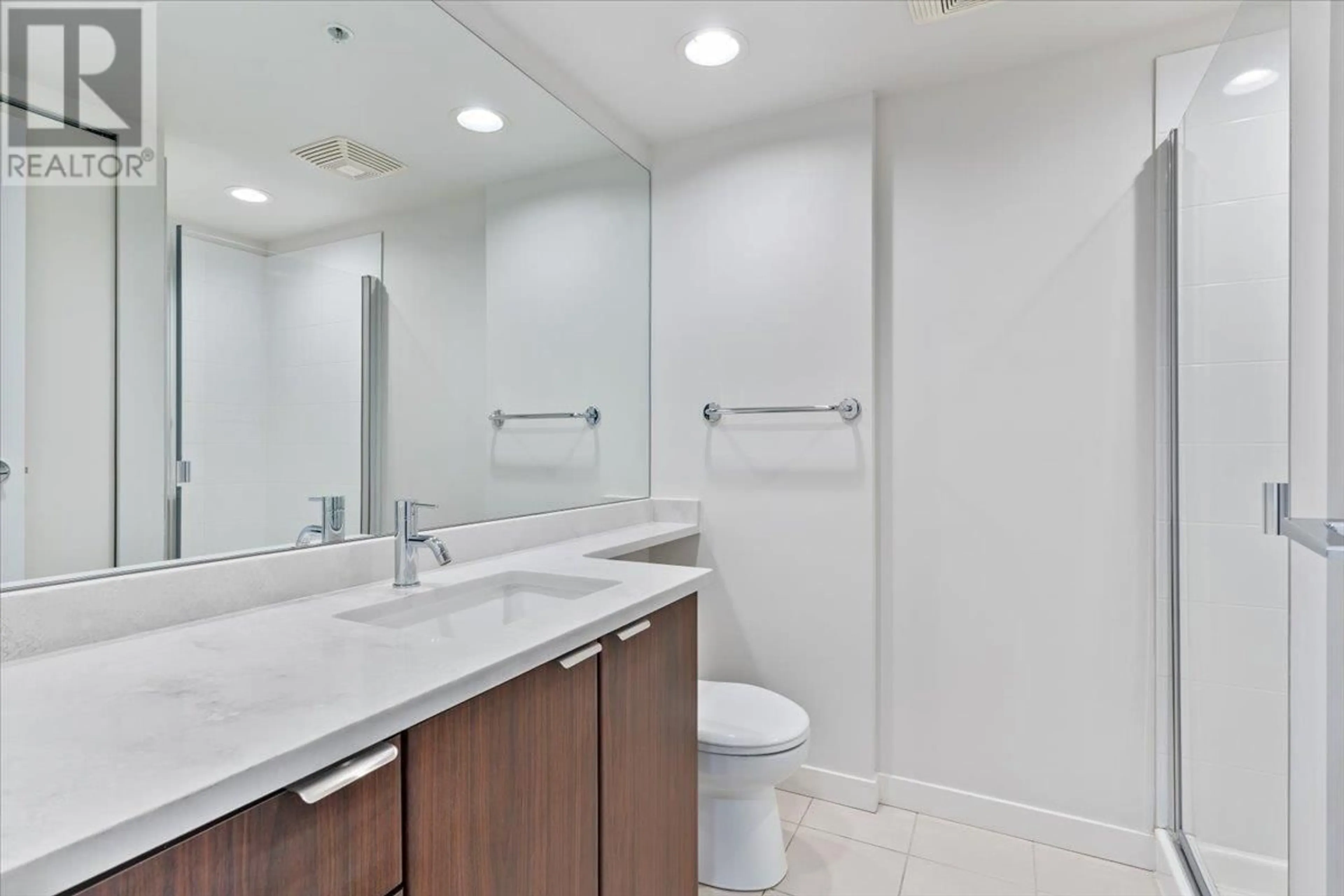 Standard bathroom, unknown for 307 - 1010 RICHARDS STREET, Vancouver British Columbia V6B1G2