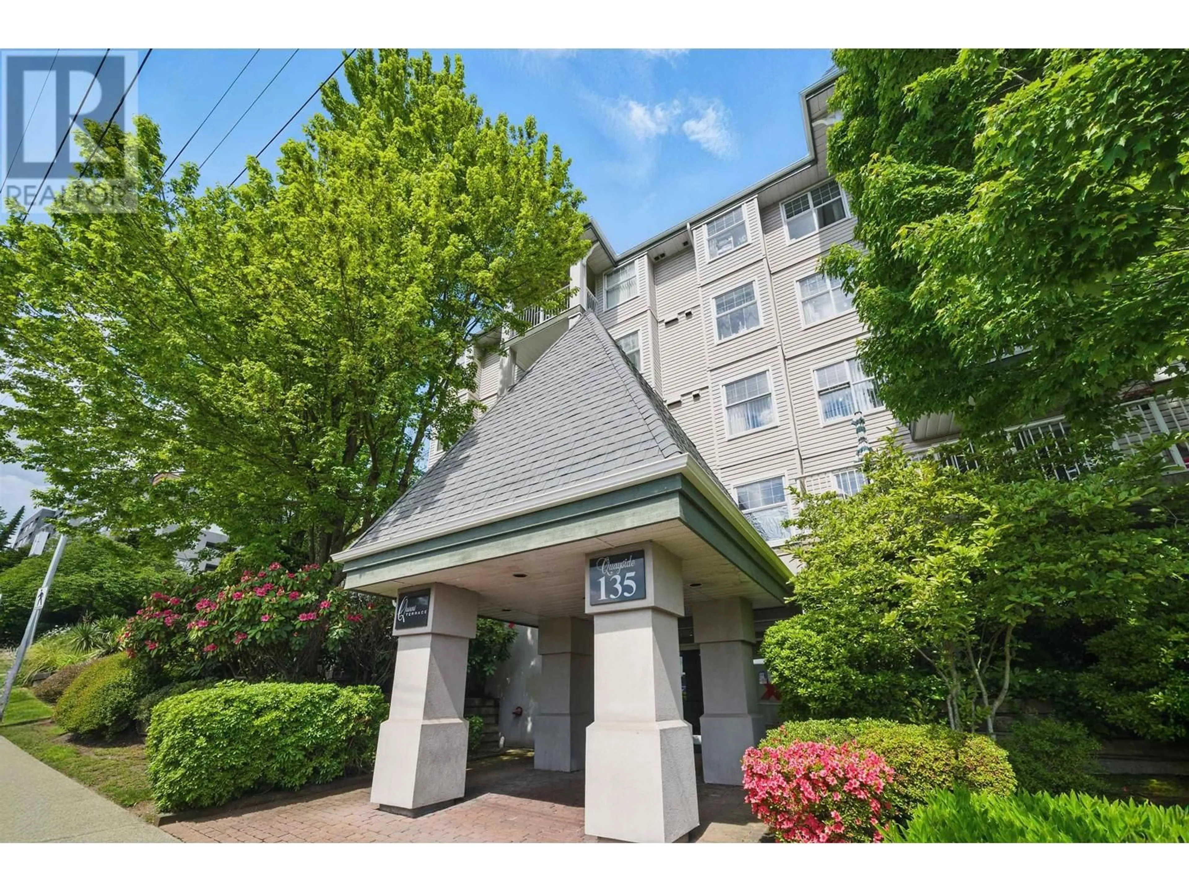 Indoor foyer for 302 - 135 ELEVENTH STREET, New Westminster British Columbia V3M4C7