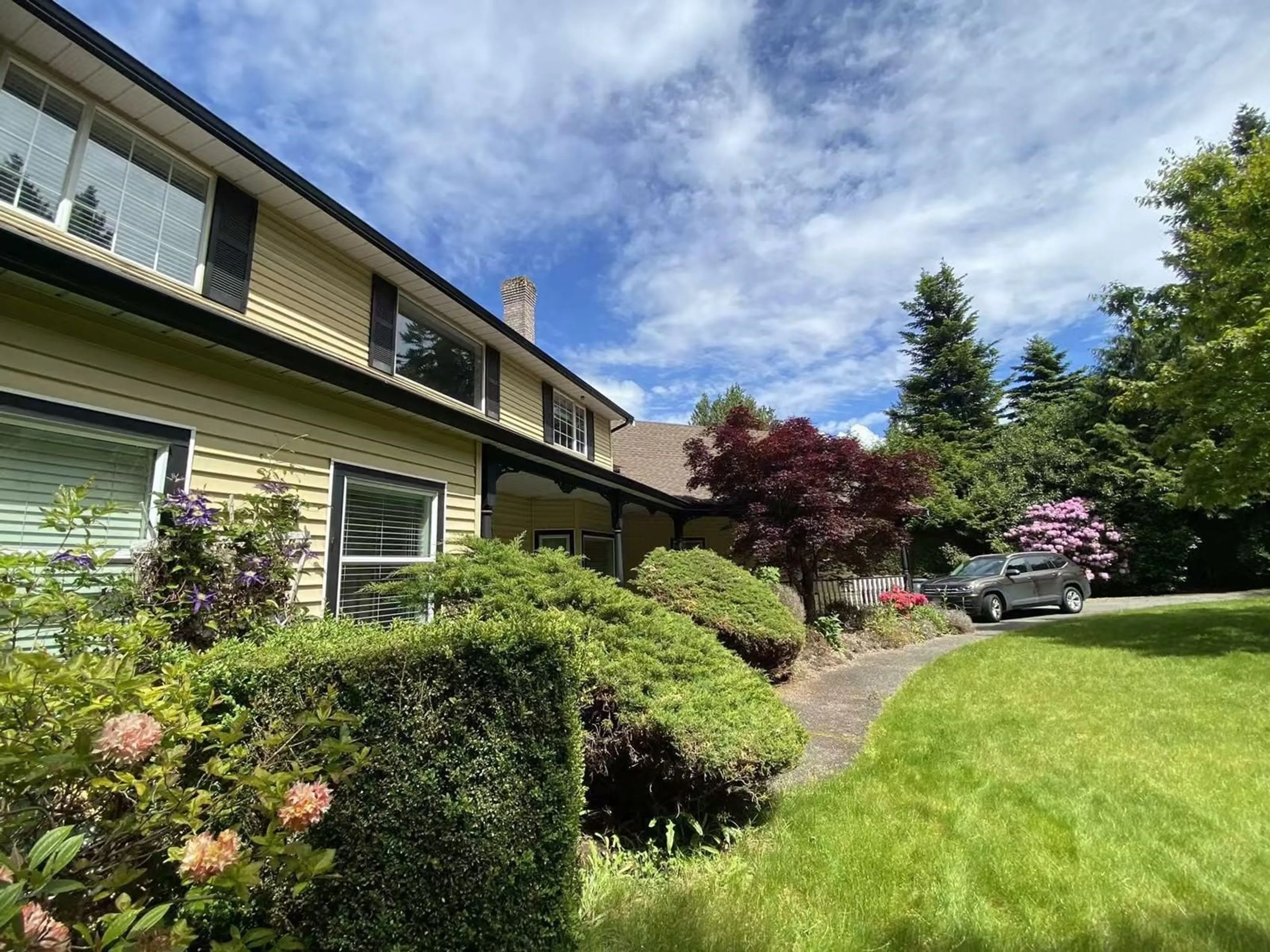 A pic from outside/outdoor area/front of a property/back of a property/a pic from drone, unknown for 17327 26A, Surrey British Columbia V3Z0E6