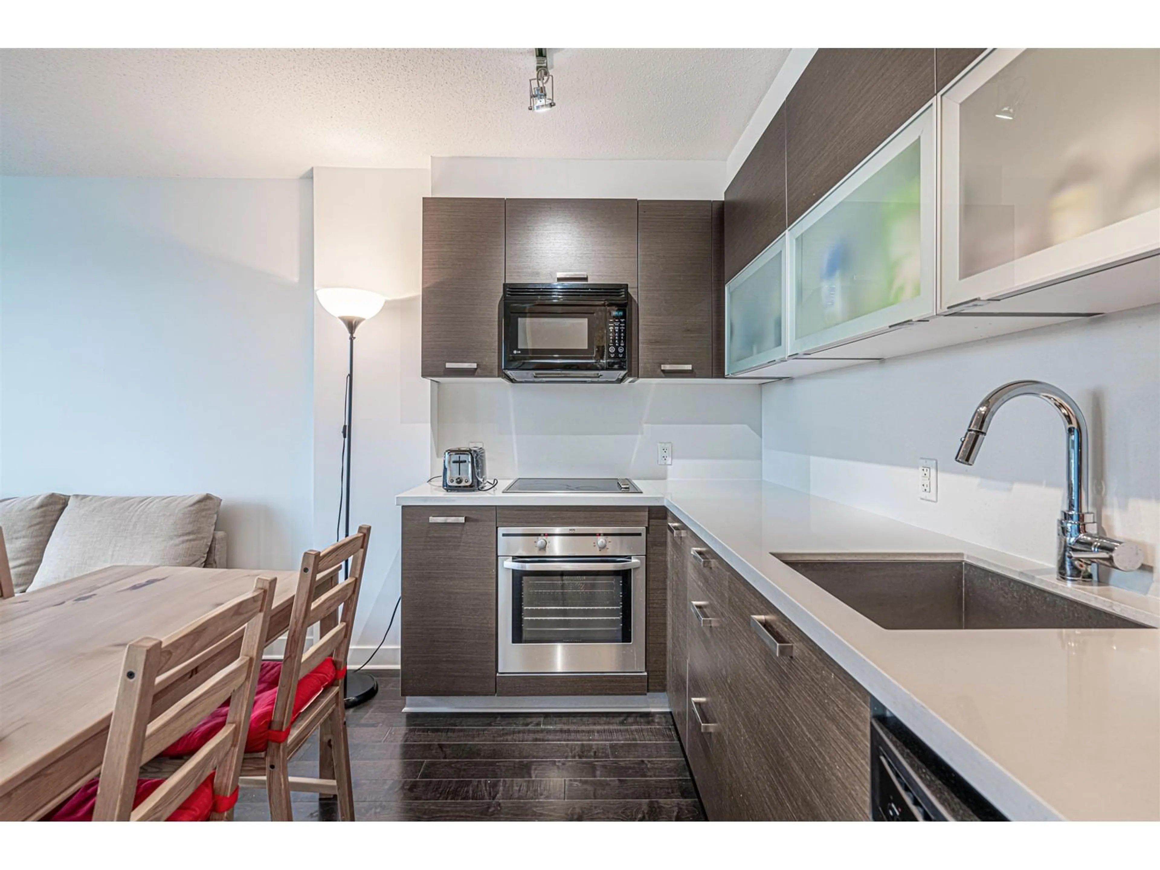 Standard kitchen, unknown for 1002 - 10777 UNIVERSITY, Surrey British Columbia V3T0E6
