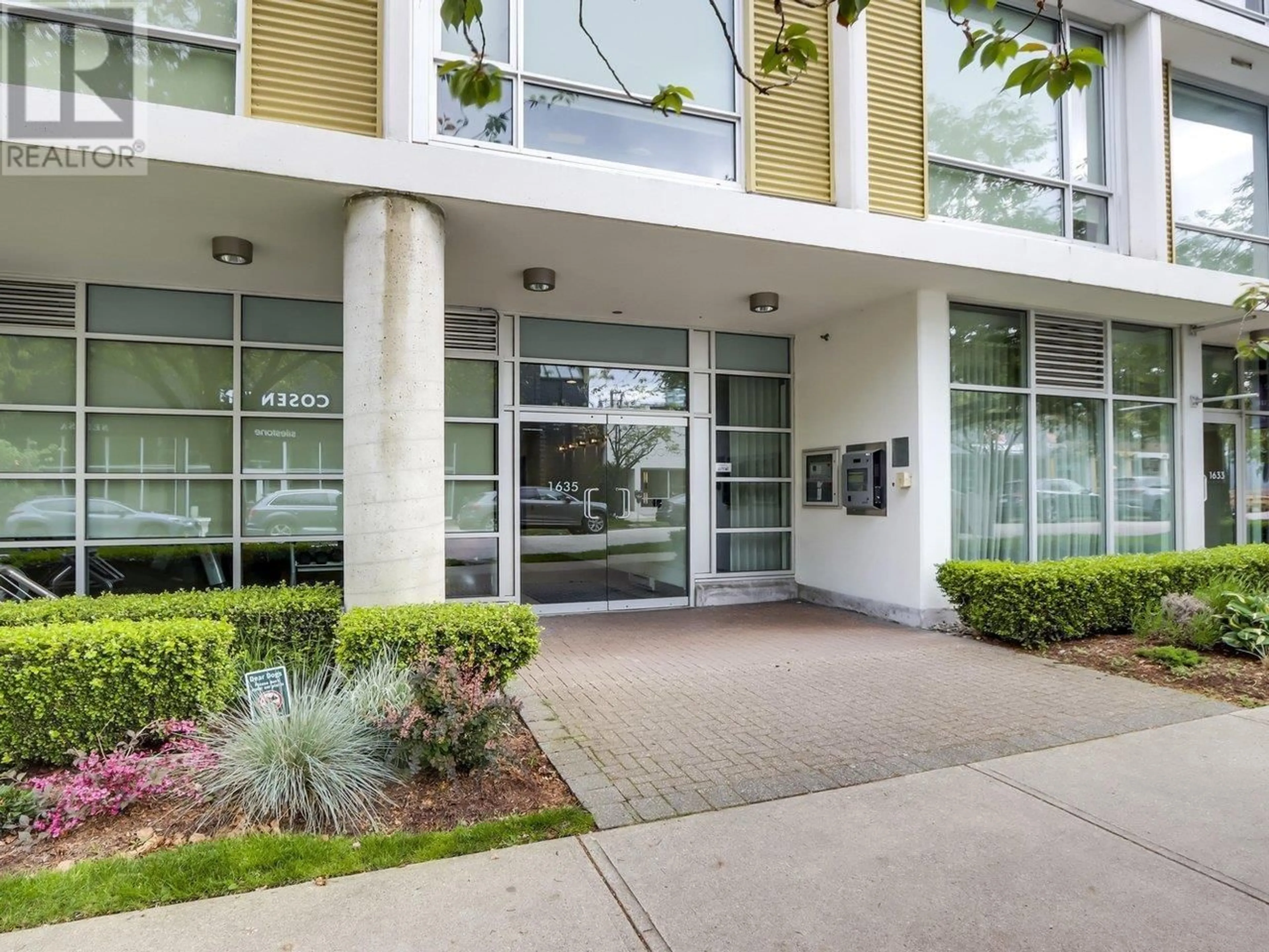 Indoor foyer for 507 - 1635 3RD AVENUE, Vancouver British Columbia V7S2Y2
