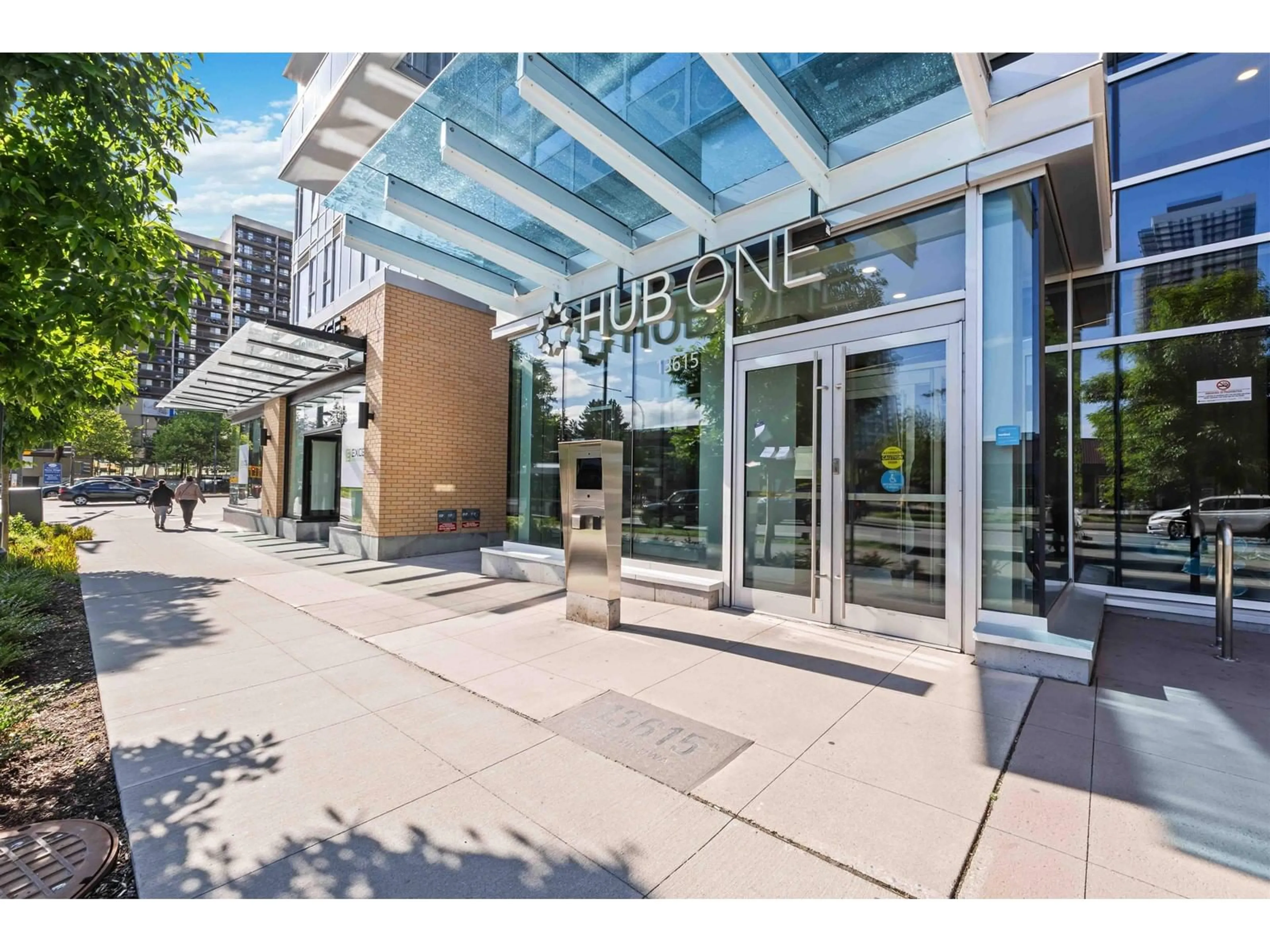 Indoor foyer for 2703 - 13615 FRASER, Surrey British Columbia V3T0P7