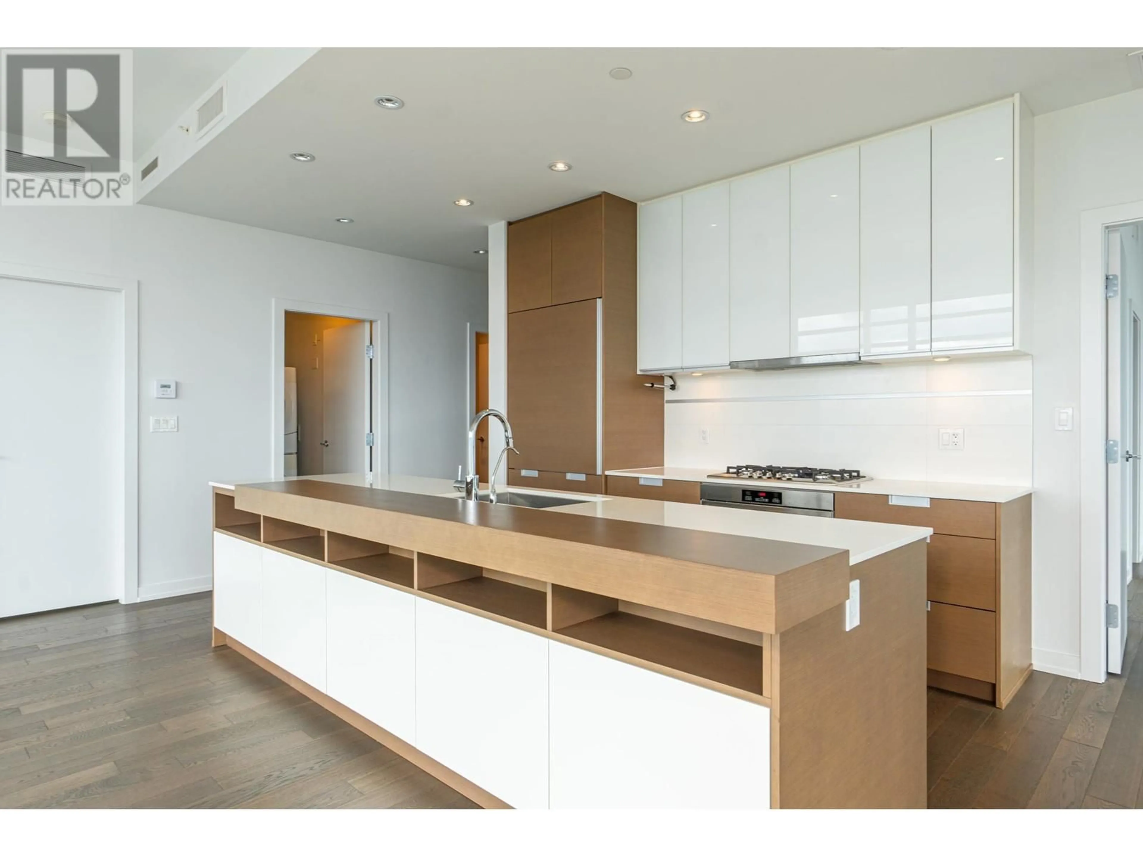 Open concept kitchen, unknown for 3802 - 4688 KINGSWAY, Burnaby British Columbia V5H0E9