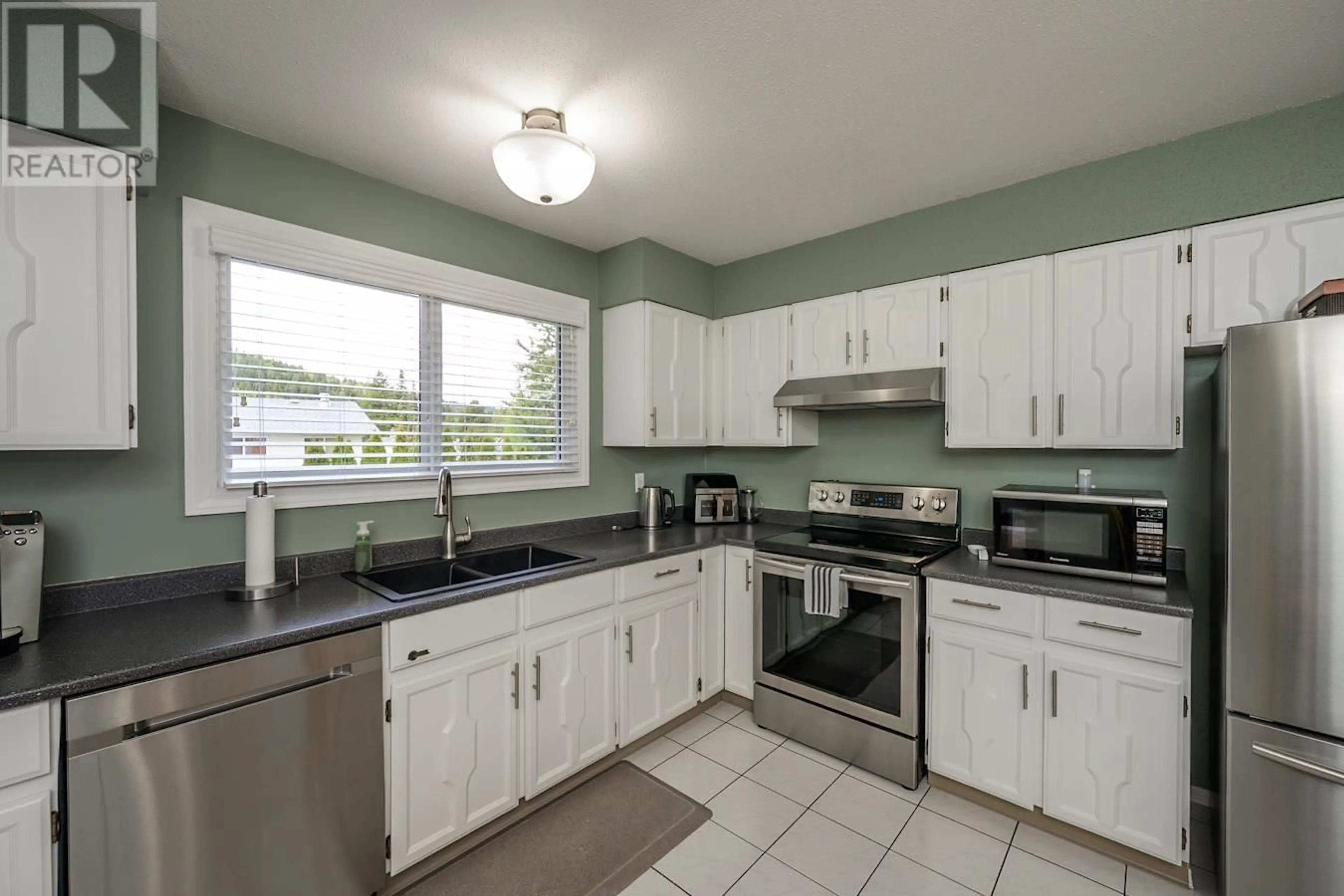 Standard kitchen, ceramic/tile floor for 4174 JACKSON CRESCENT, Prince George British Columbia V2N3C5