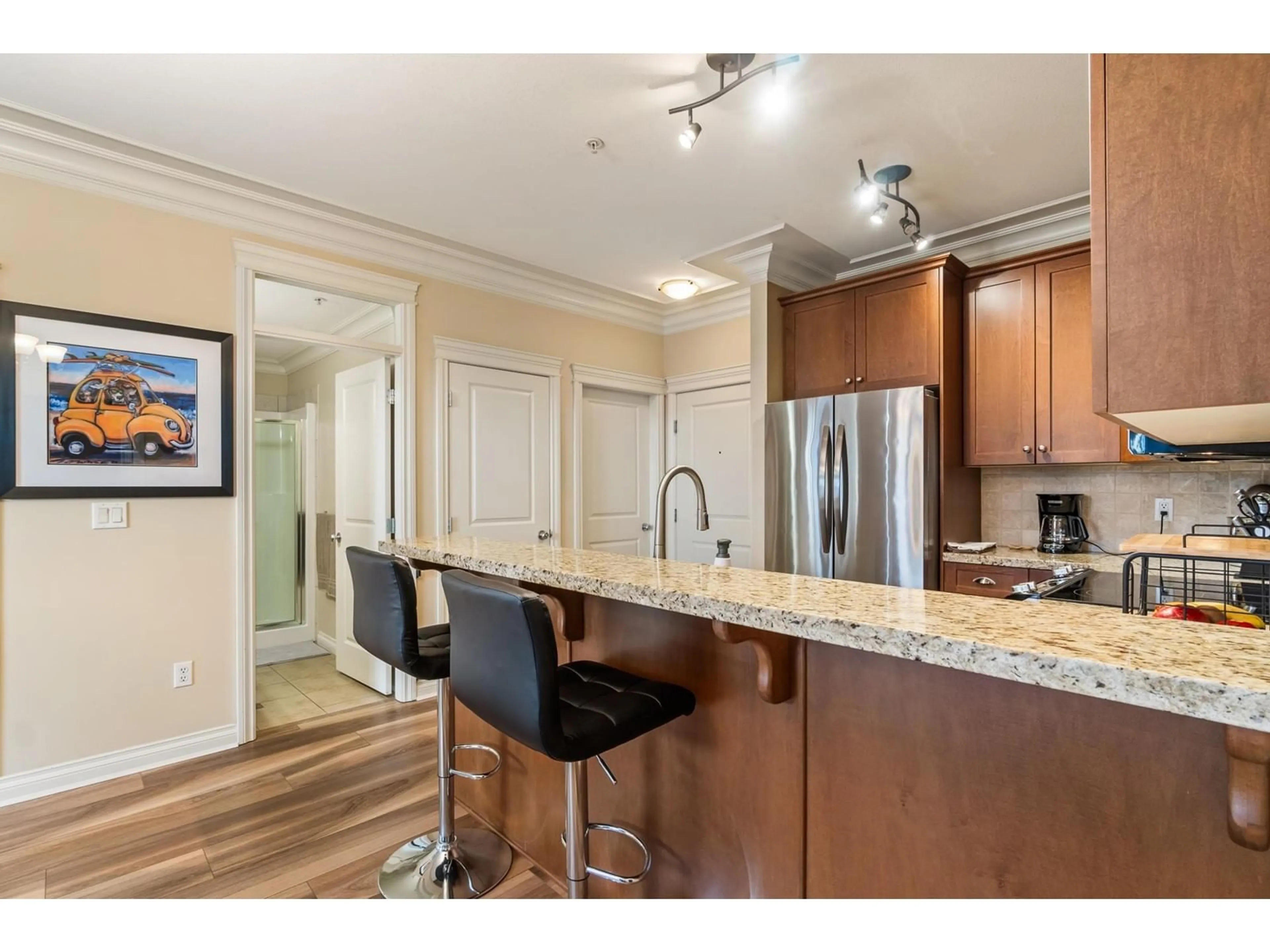 Open concept kitchen, wood/laminate floor for 222 - 32729 GARIBALDI, Abbotsford British Columbia V2T0A6