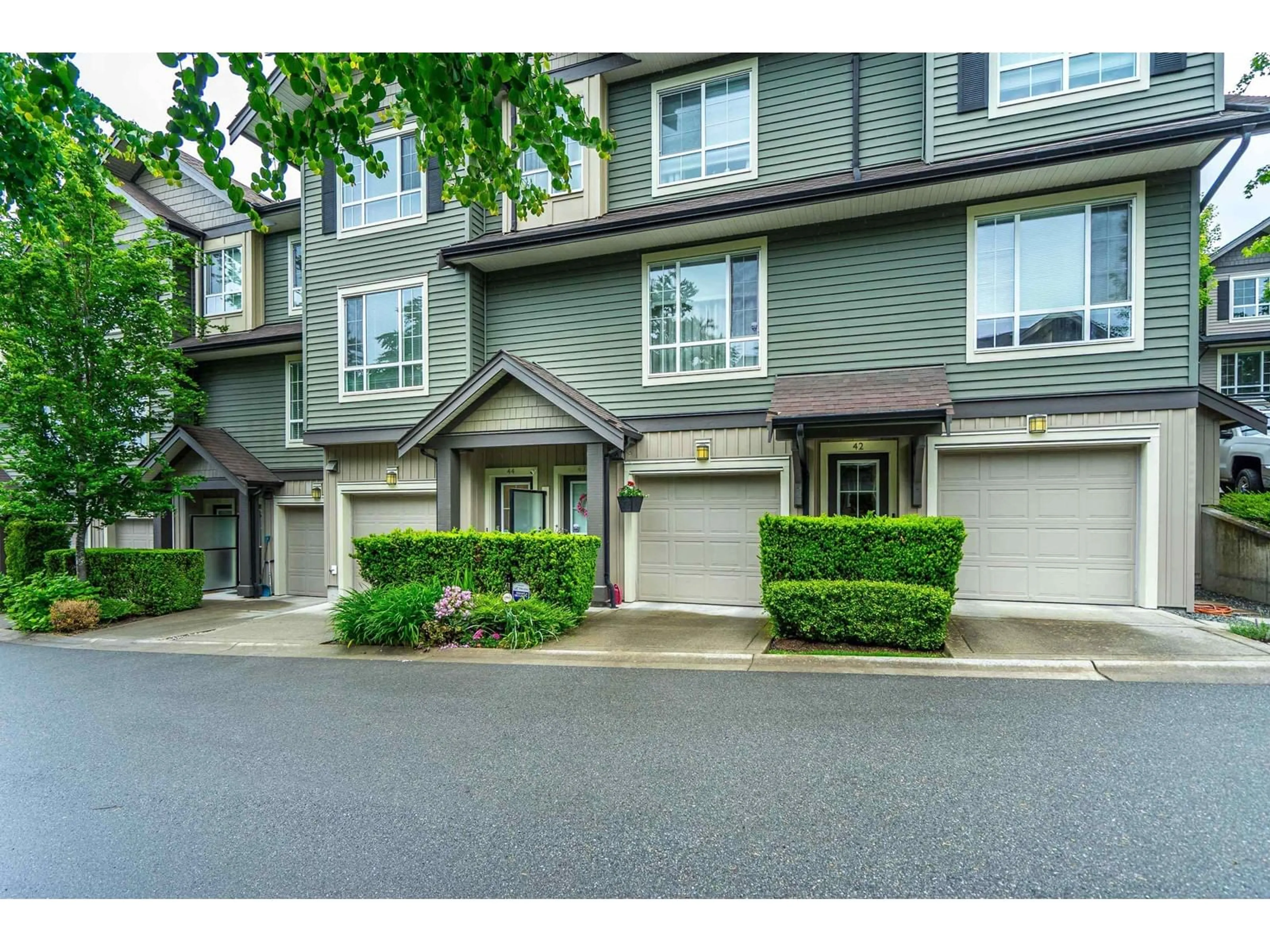 Unknown for 44 - 4967 220, Langley British Columbia V3A0G3