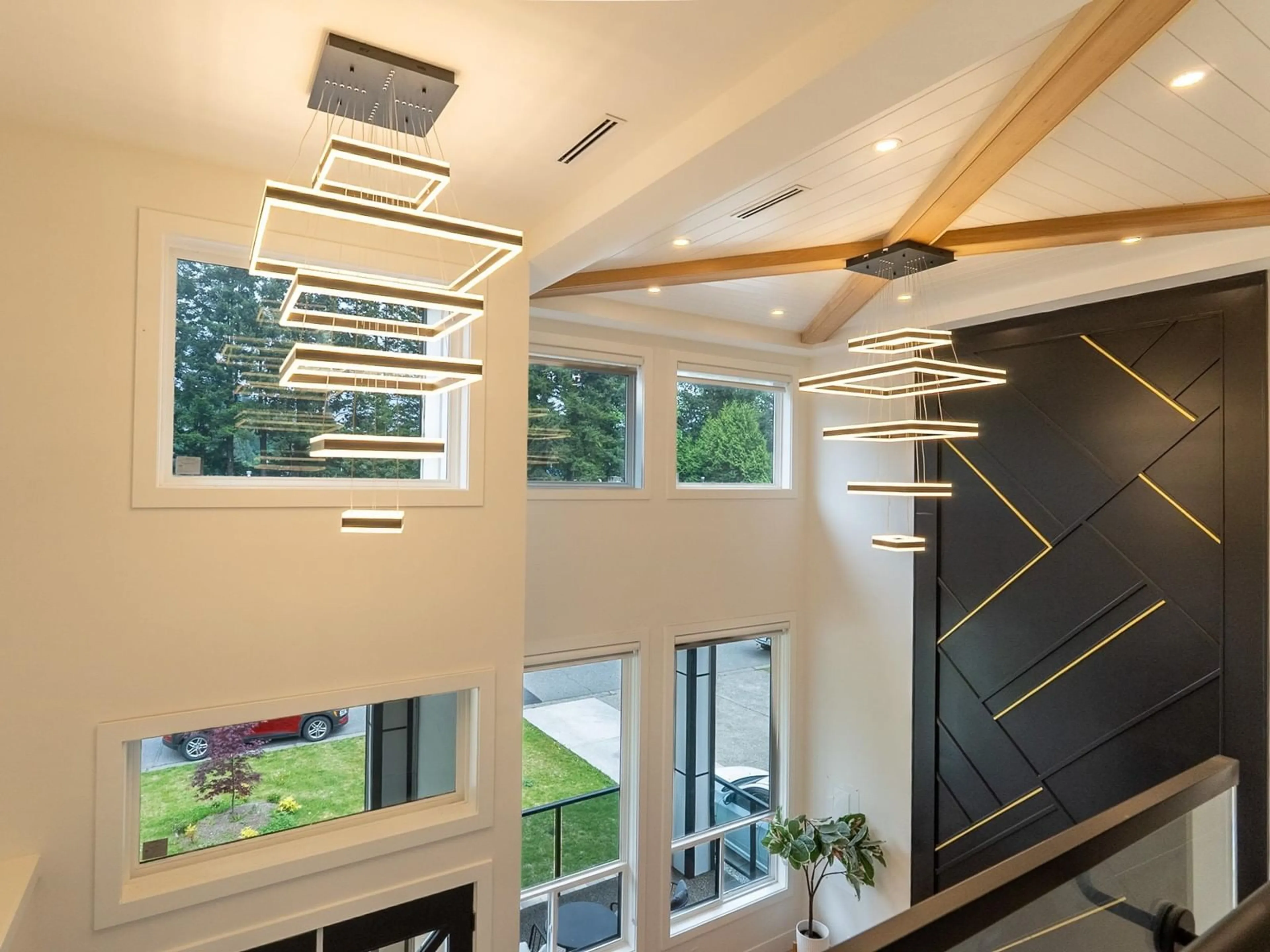 Indoor foyer for 2485 GUILFORD, Abbotsford British Columbia V2S5M1