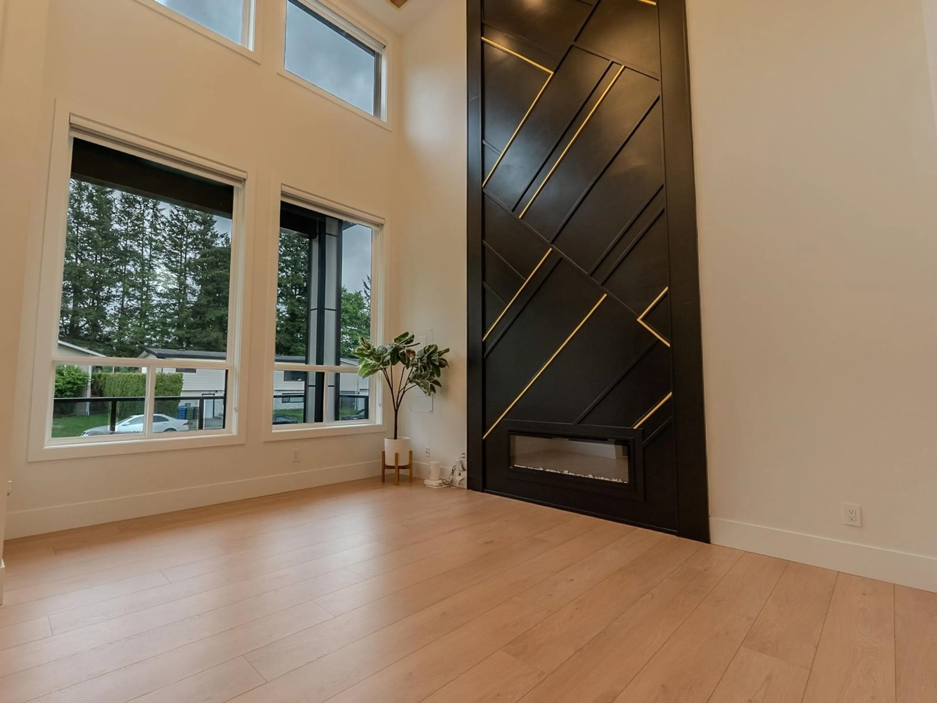 Indoor entryway for 2485 GUILFORD, Abbotsford British Columbia V2S5M1