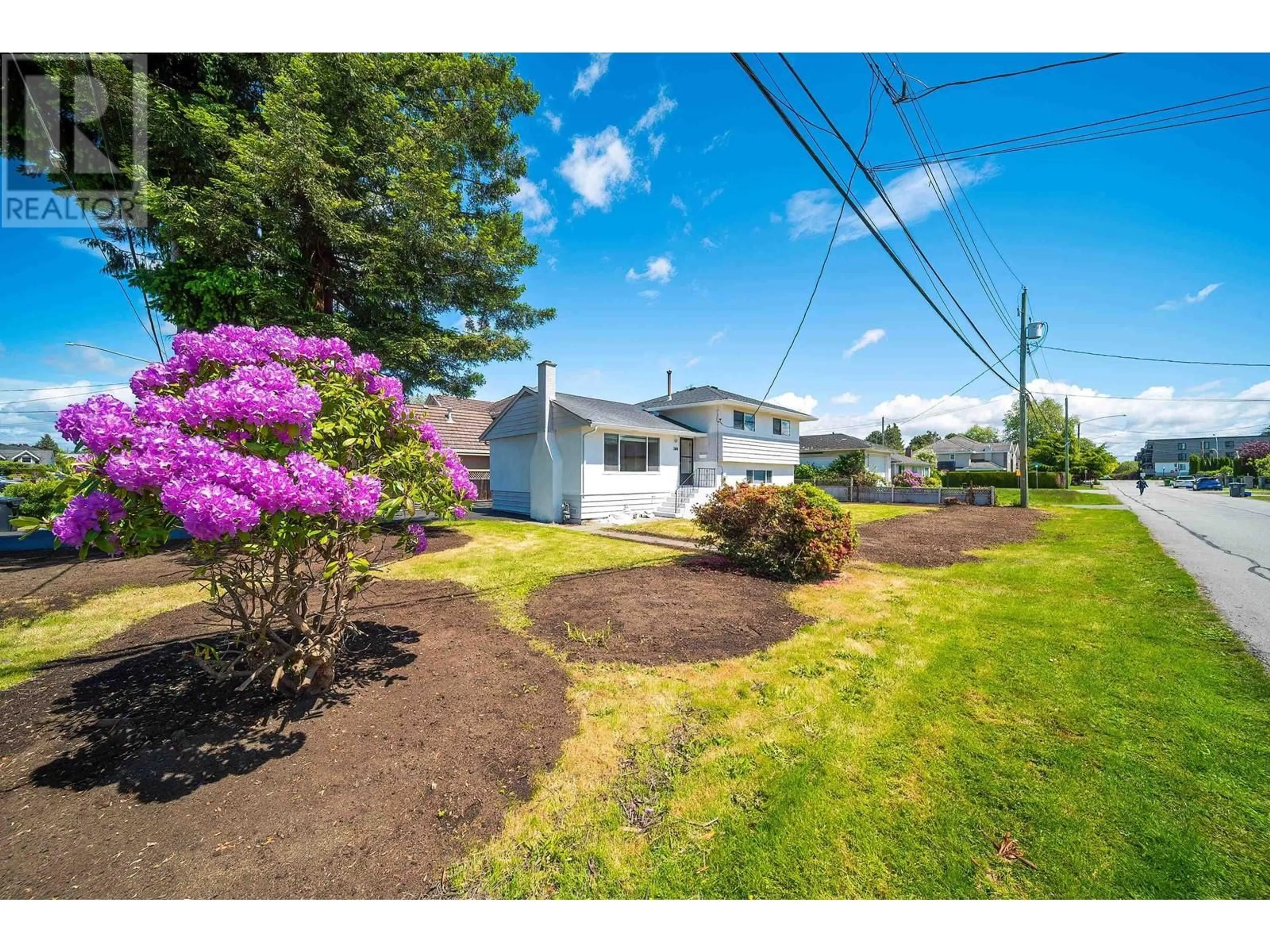 A pic from outside/outdoor area/front of a property/back of a property/a pic from drone, street for 3871 YOUNGMORE ROAD, Richmond British Columbia V7C1R5