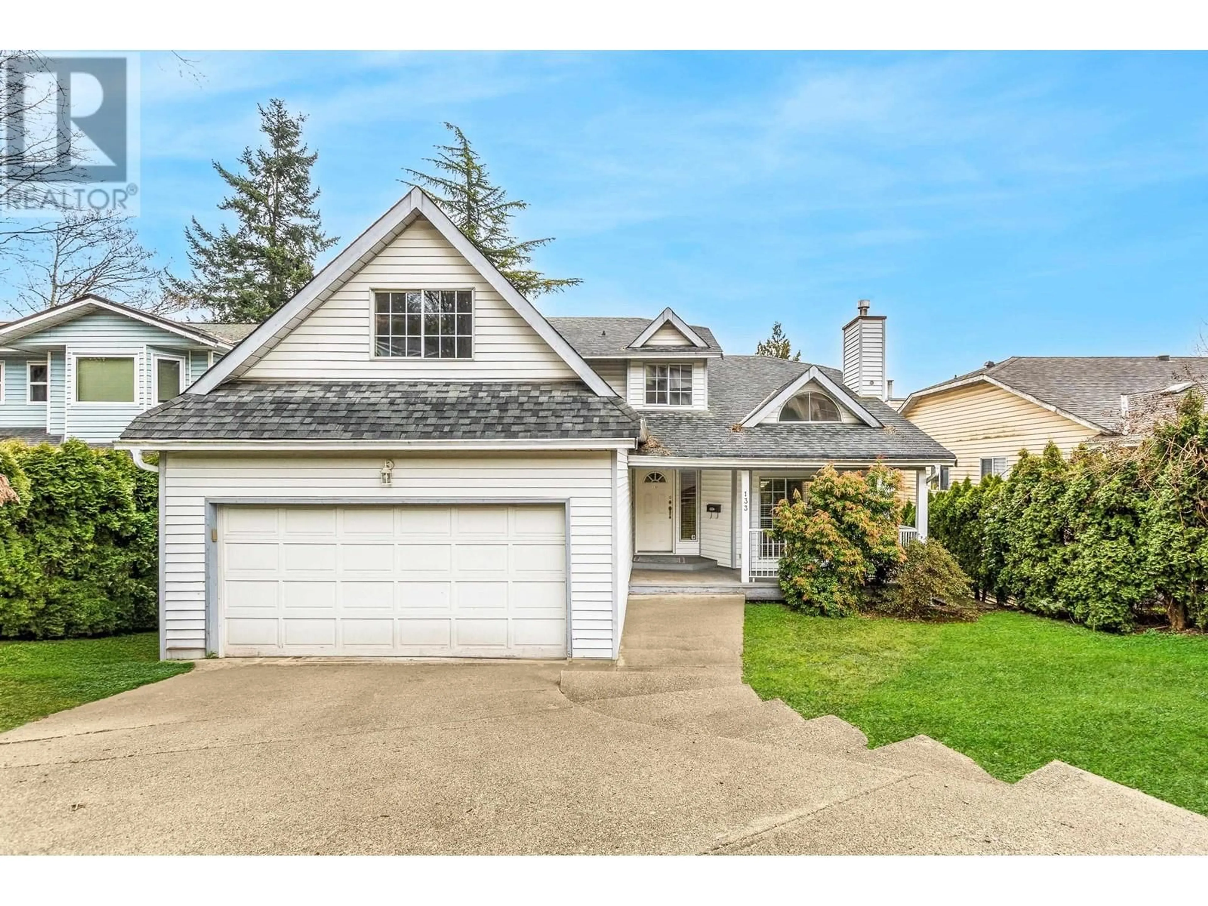 Home with vinyl exterior material, street for 133 WARRICK STREET, Coquitlam British Columbia V3K5L3
