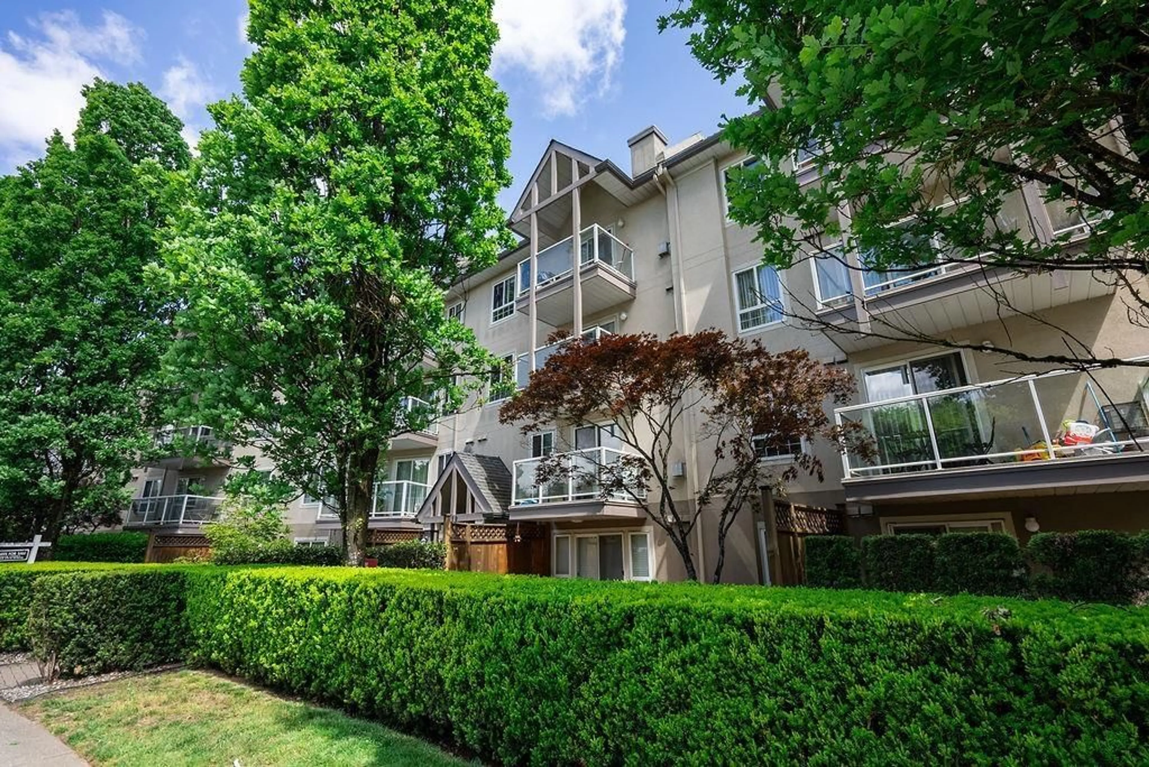Patio, street for 217 - 8110 120A, Surrey British Columbia V3W3P3