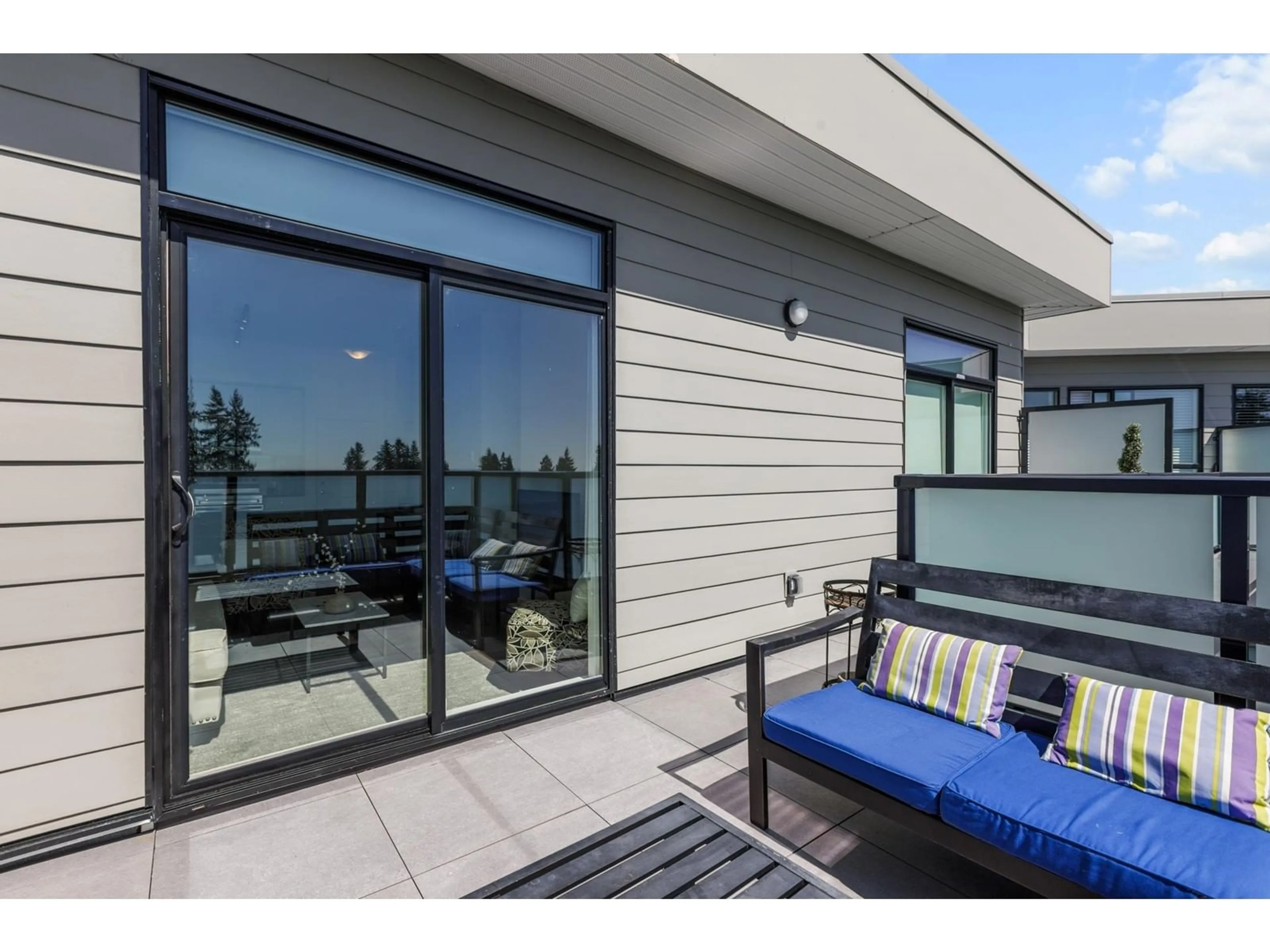 Patio, water/lake/river/ocean view for 622 - 15738 85, Surrey British Columbia V4N6Y1